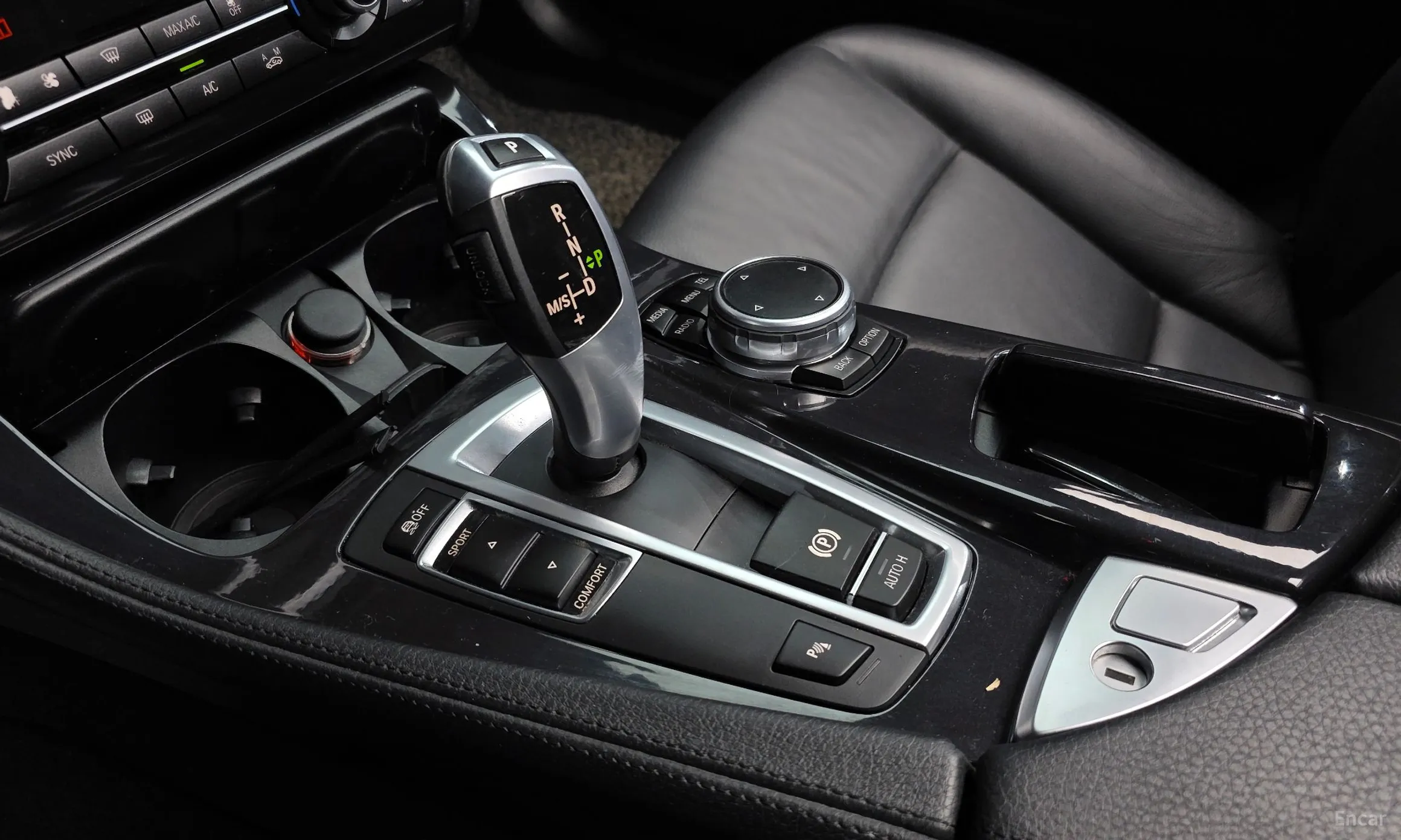 BMW 5 Series (F10) превью 9