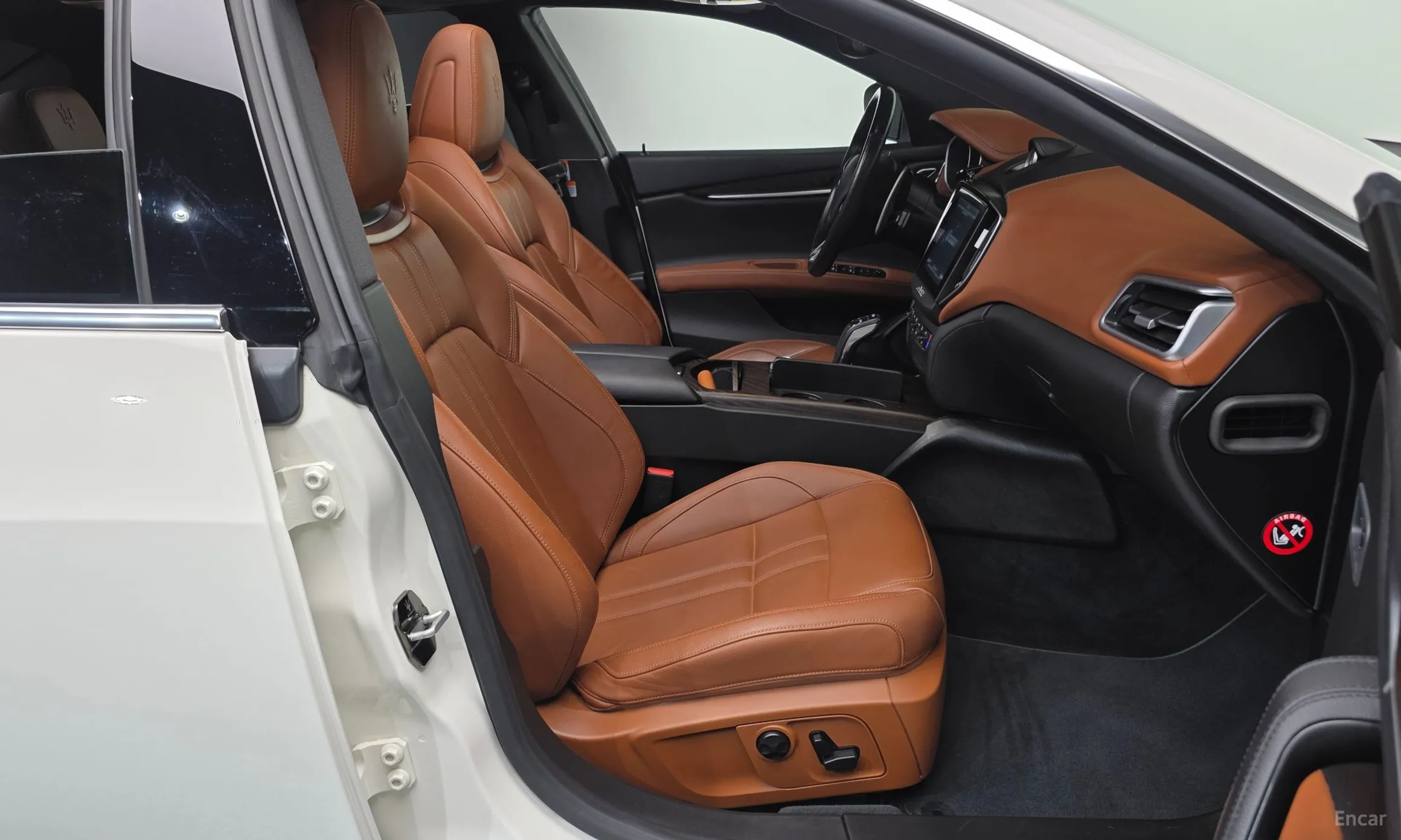 Maserati Ghibli превью 11