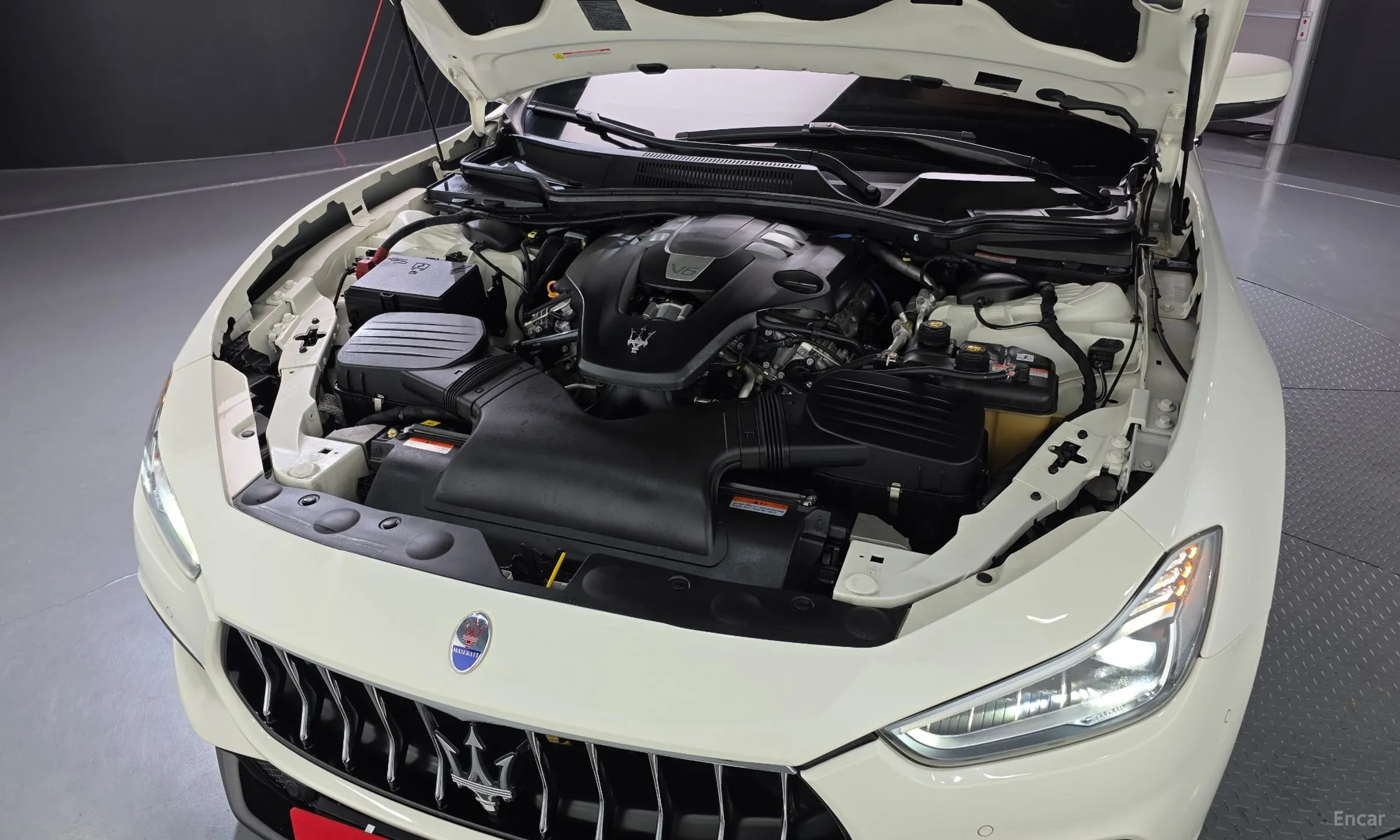 Maserati Ghibli превью 6