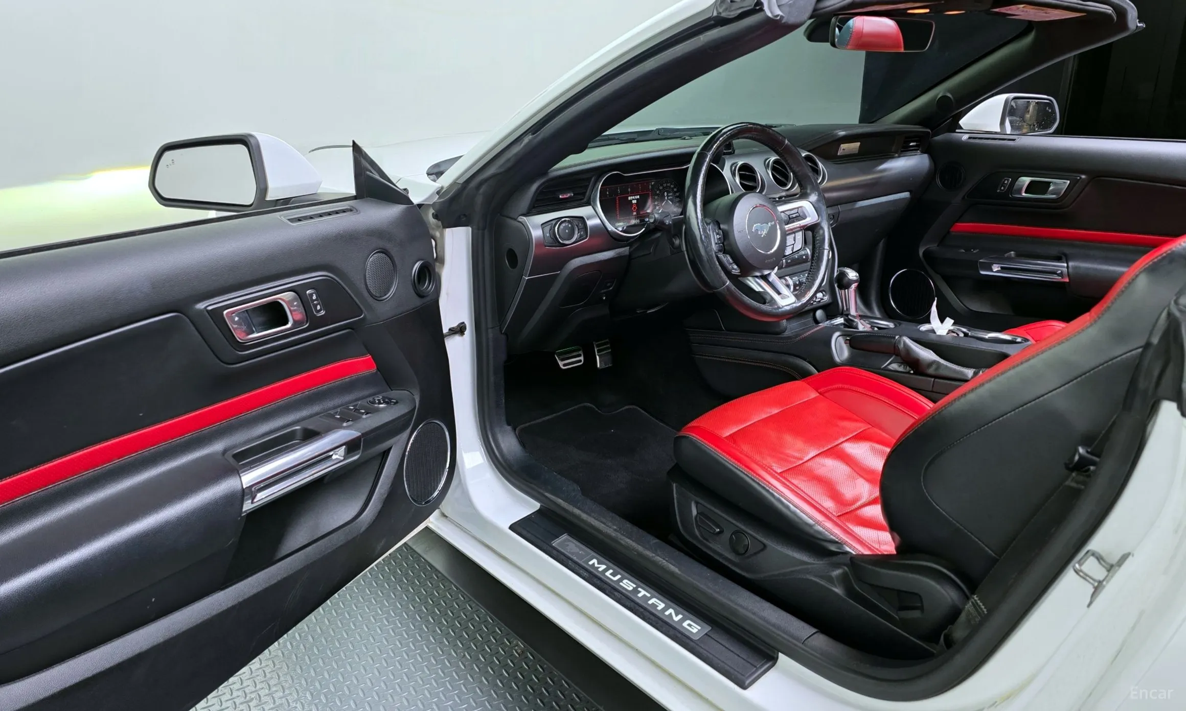 Ford Mustang превью 10