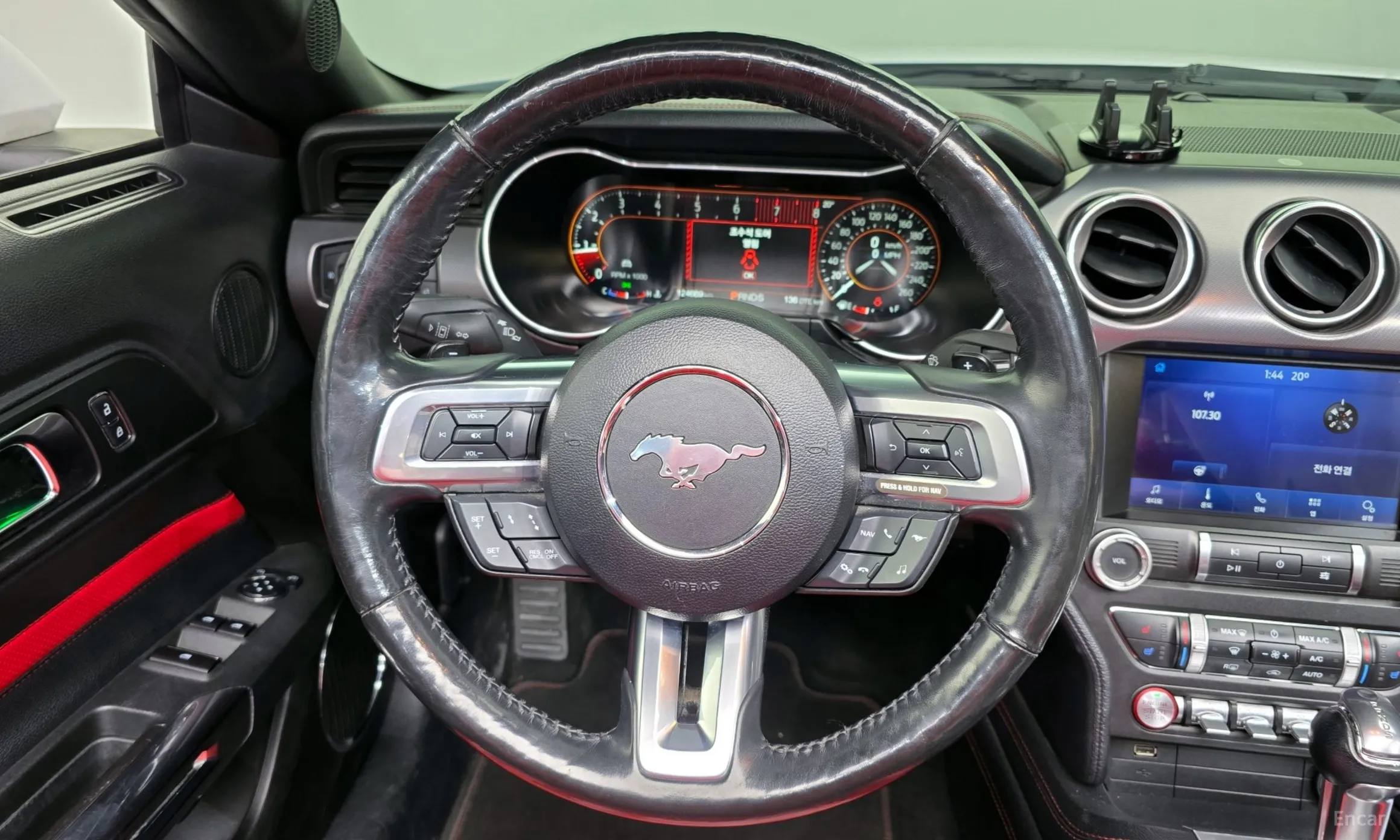 Ford Mustang превью 13