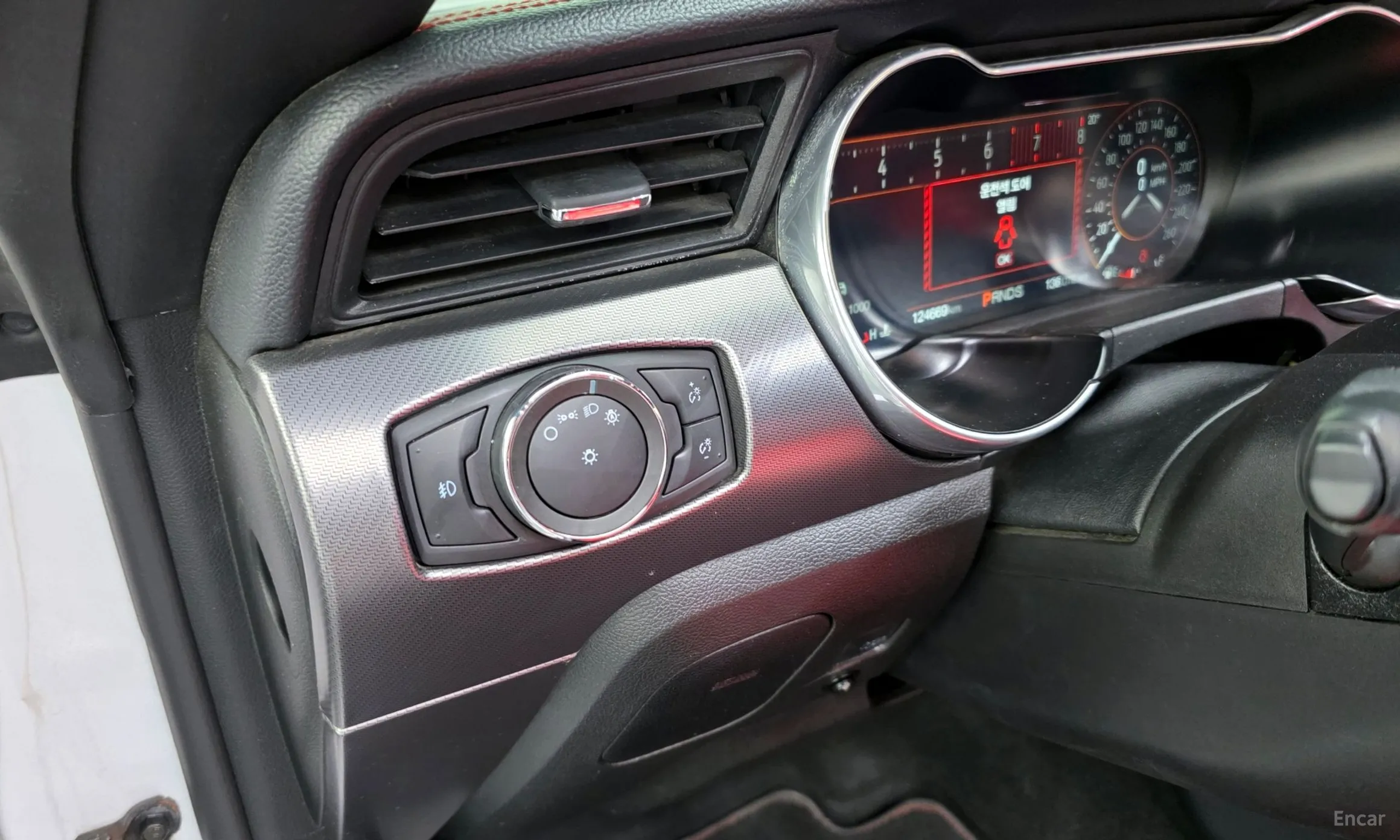 Ford Mustang превью 17