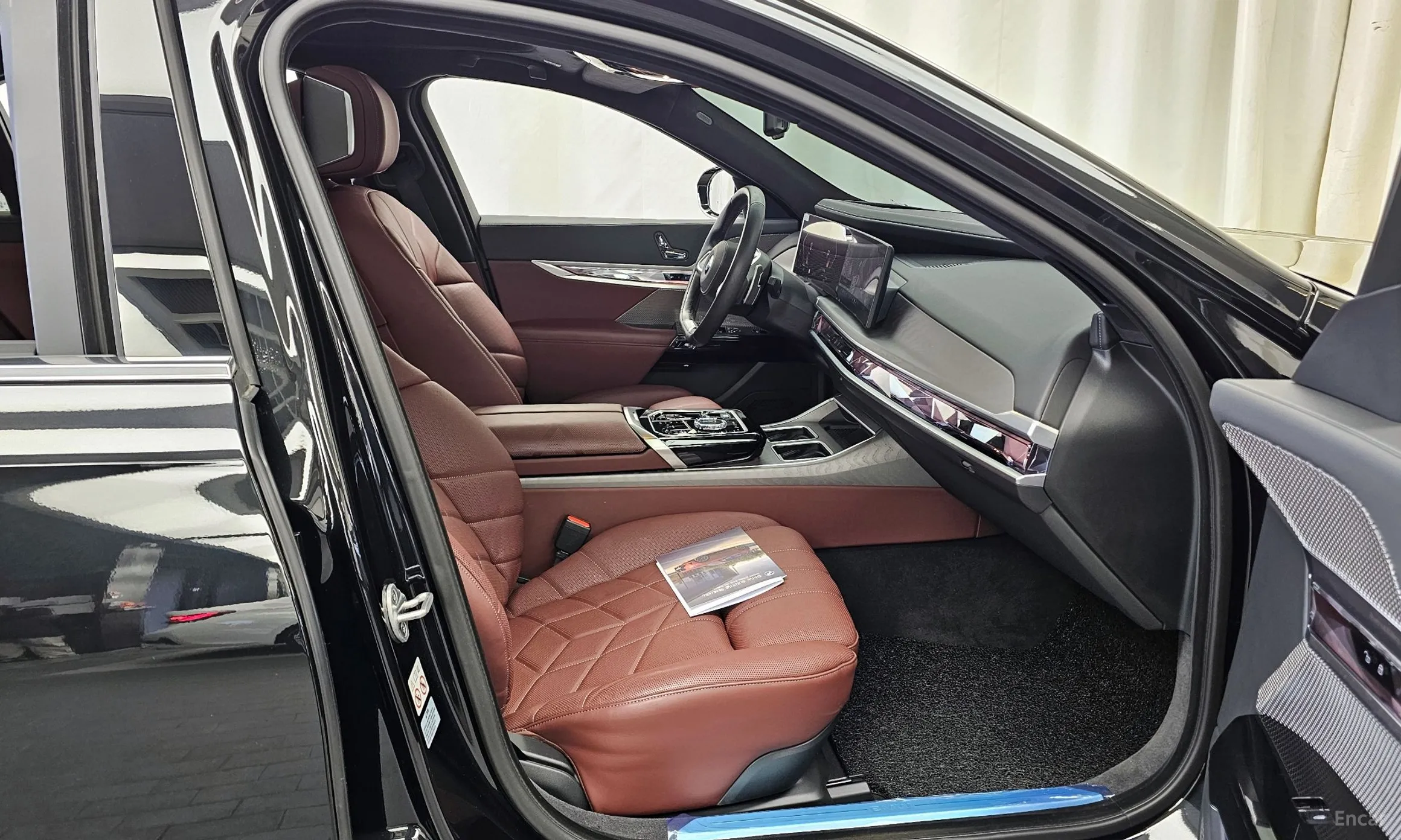BMW 7 Series (G70) превью 11