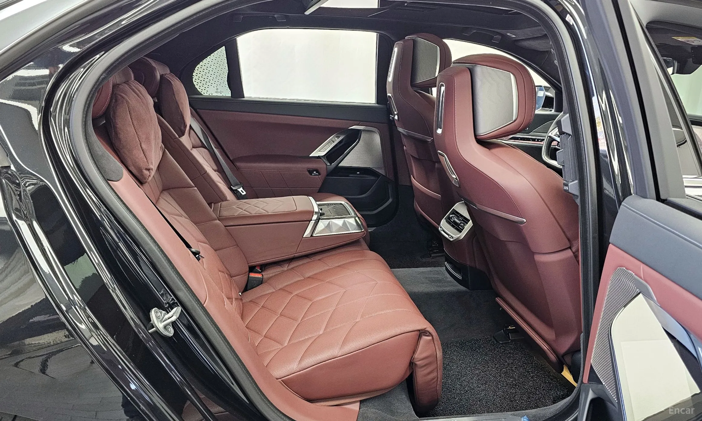 BMW 7 Series (G70) превью 12