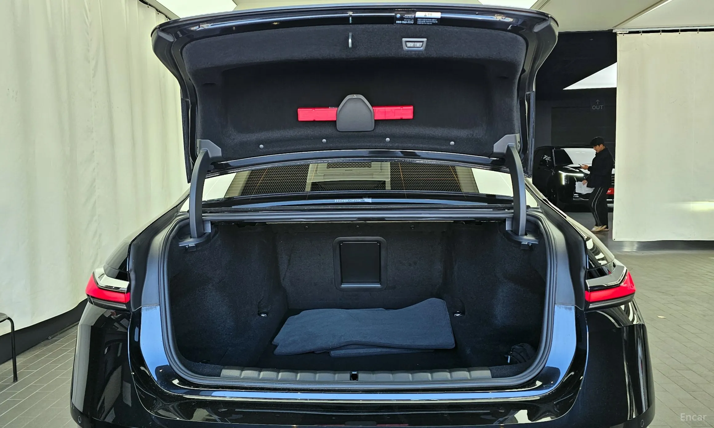 BMW 7 Series (G70) превью 20