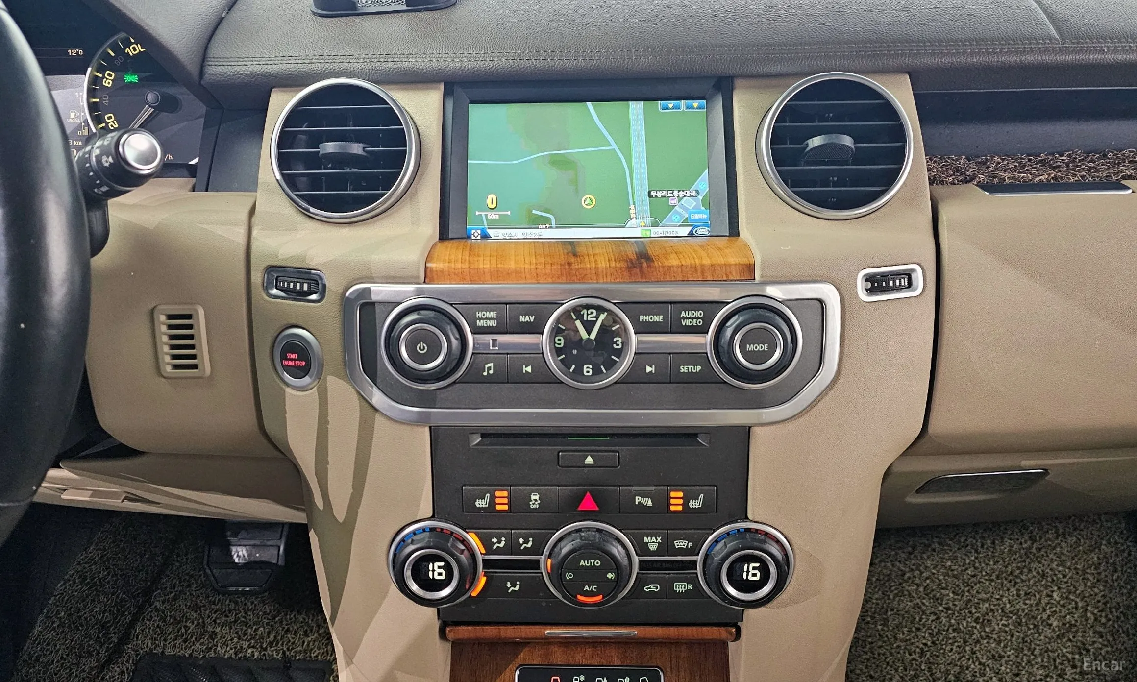 Land Rover Discovery 4 превью 14