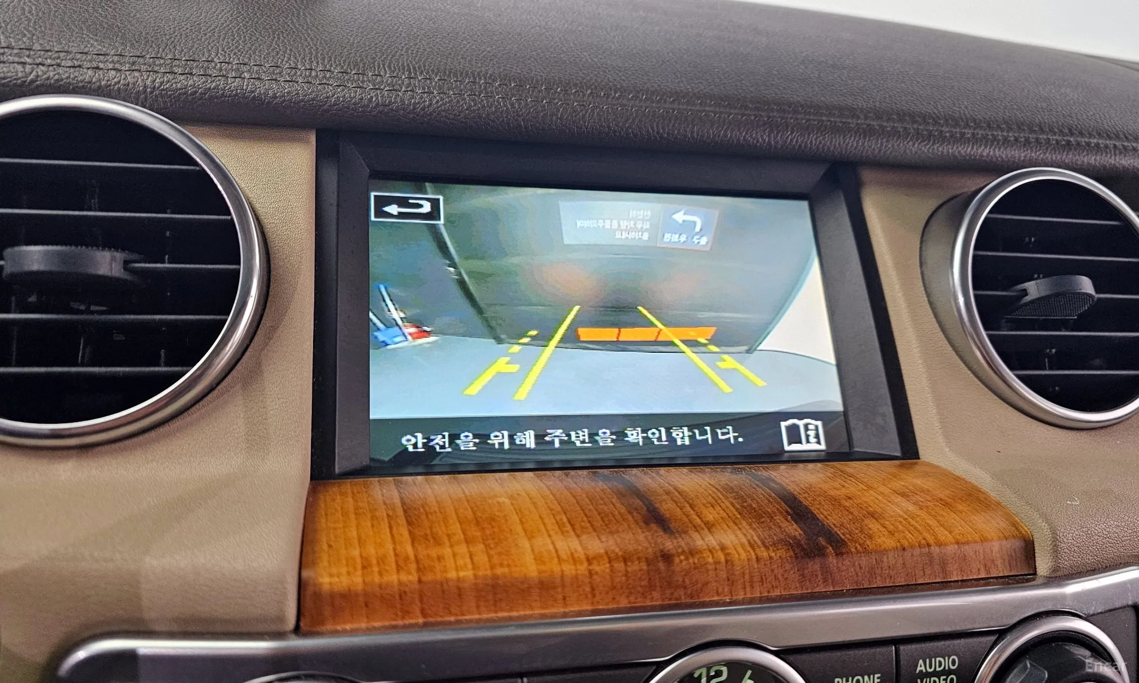 Land Rover Discovery 4 превью 15
