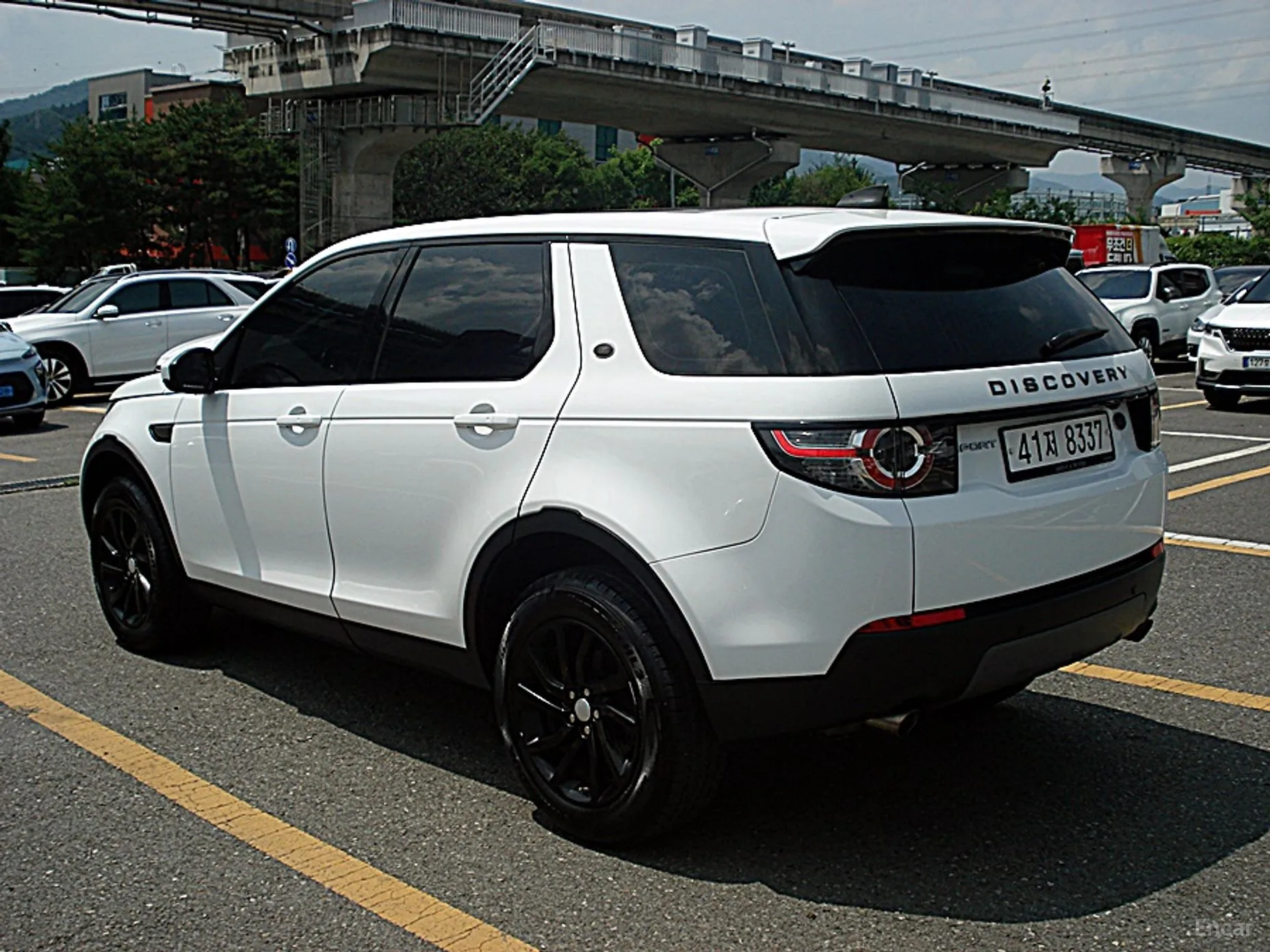 Land Rover Discovery Sports превью 2