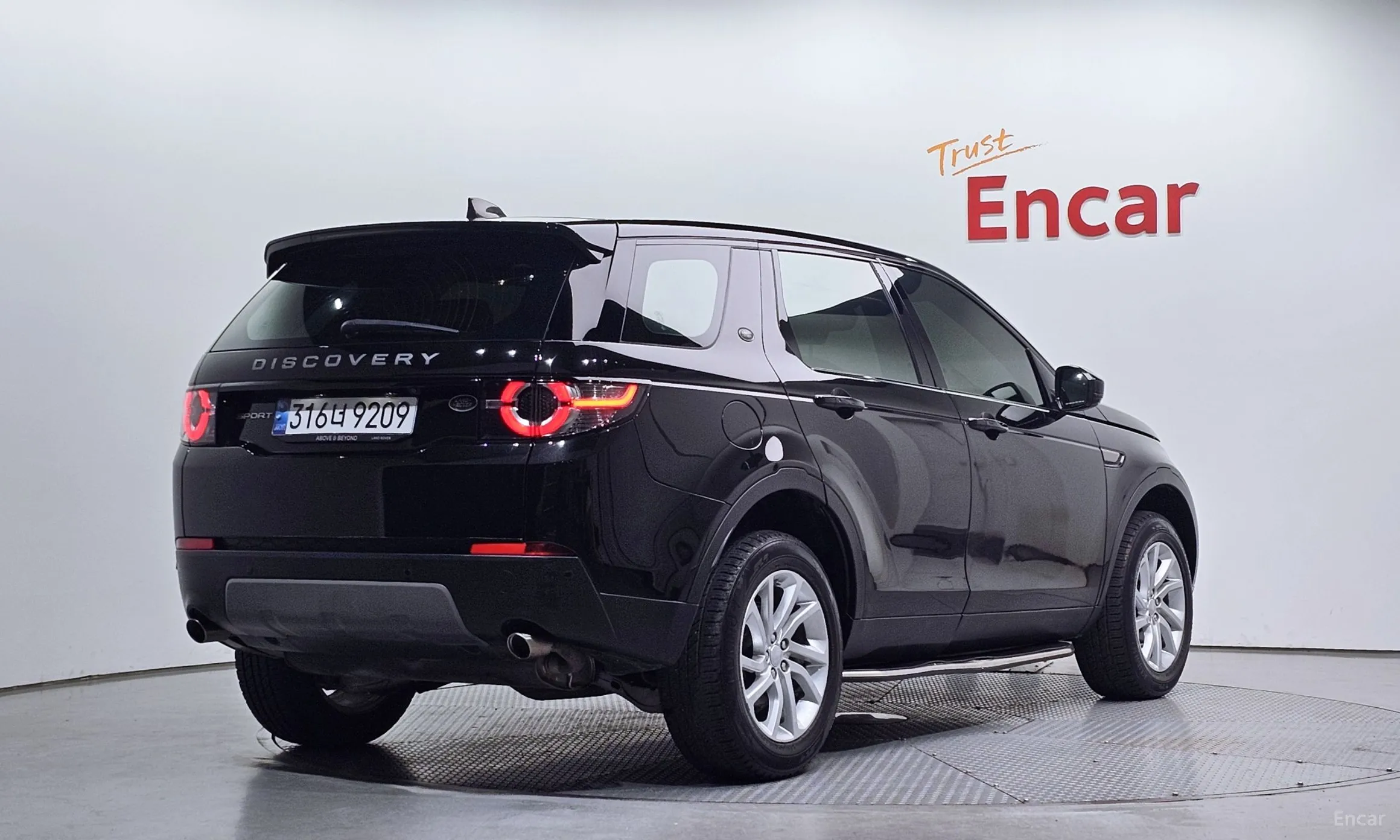 Land Rover Discovery Sports превью 2