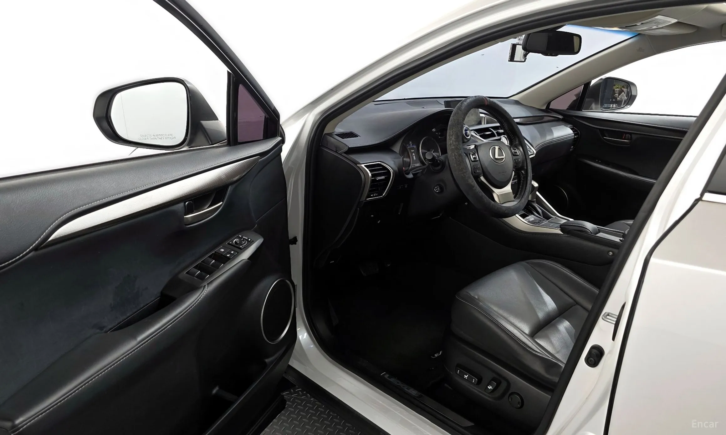 Lexus NX300h превью 10