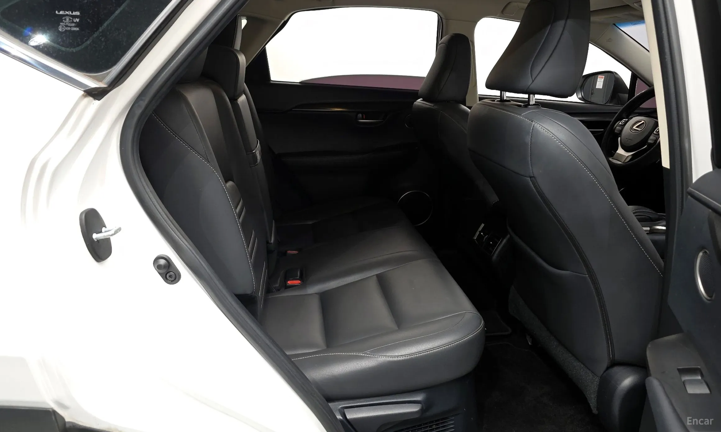 Lexus NX300h превью 12