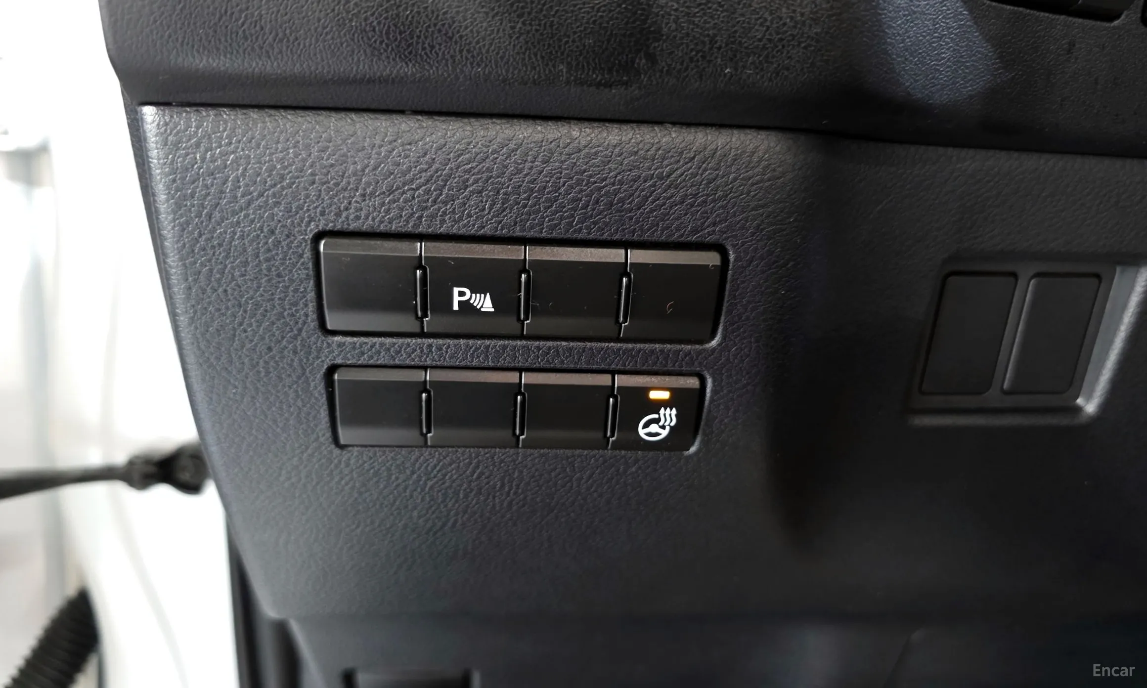 Lexus NX300h превью 13