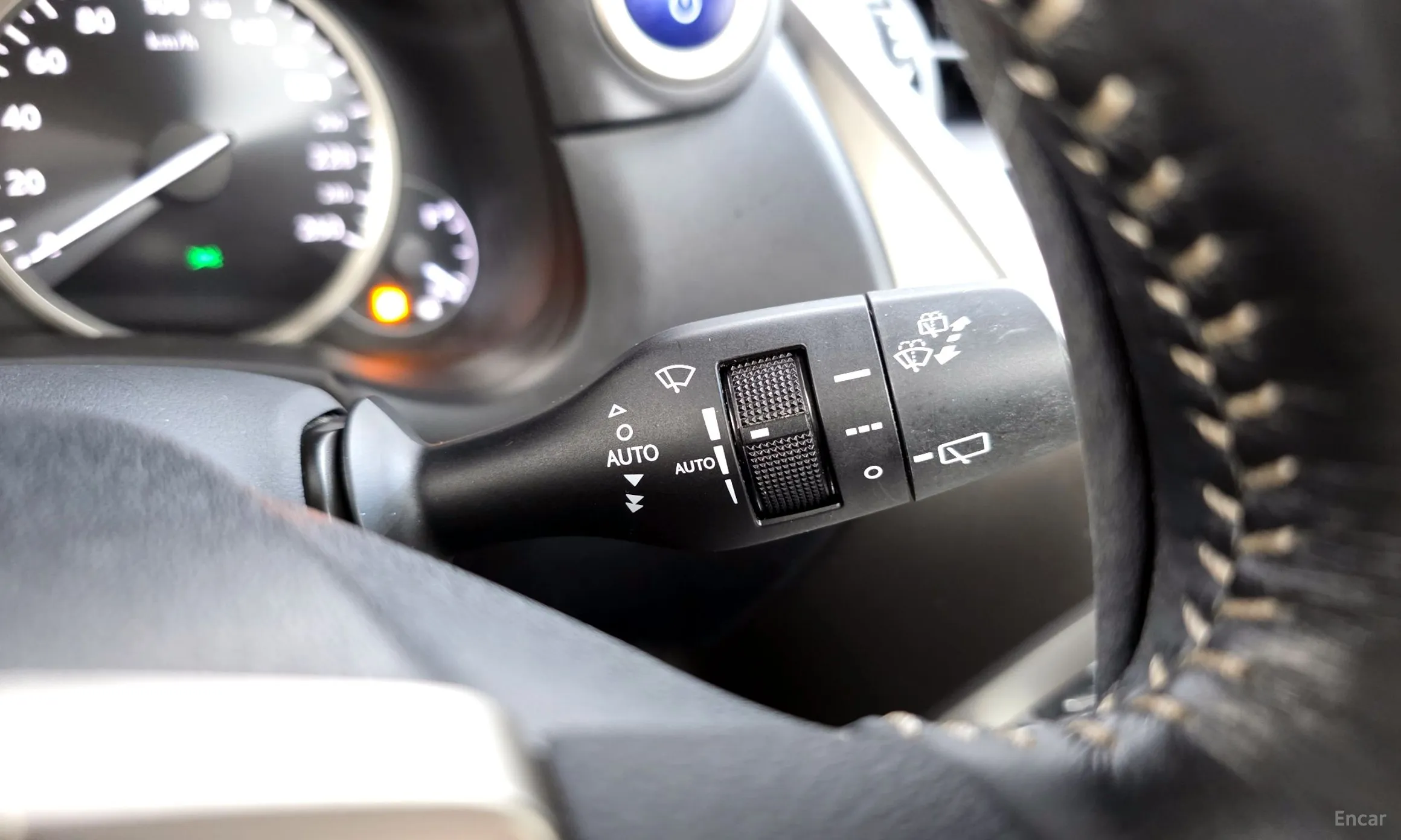 Lexus NX300h превью 15