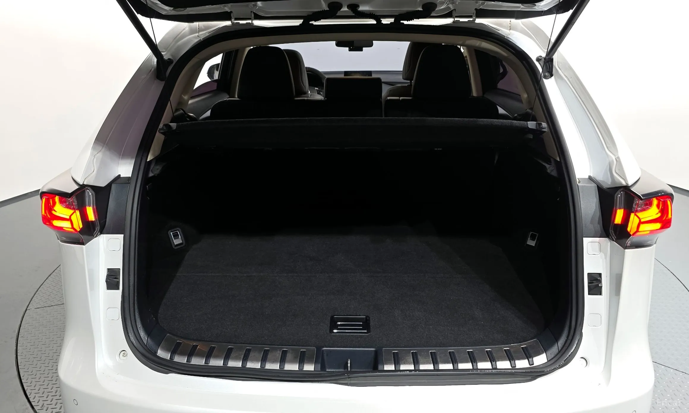 Lexus NX300h превью 20
