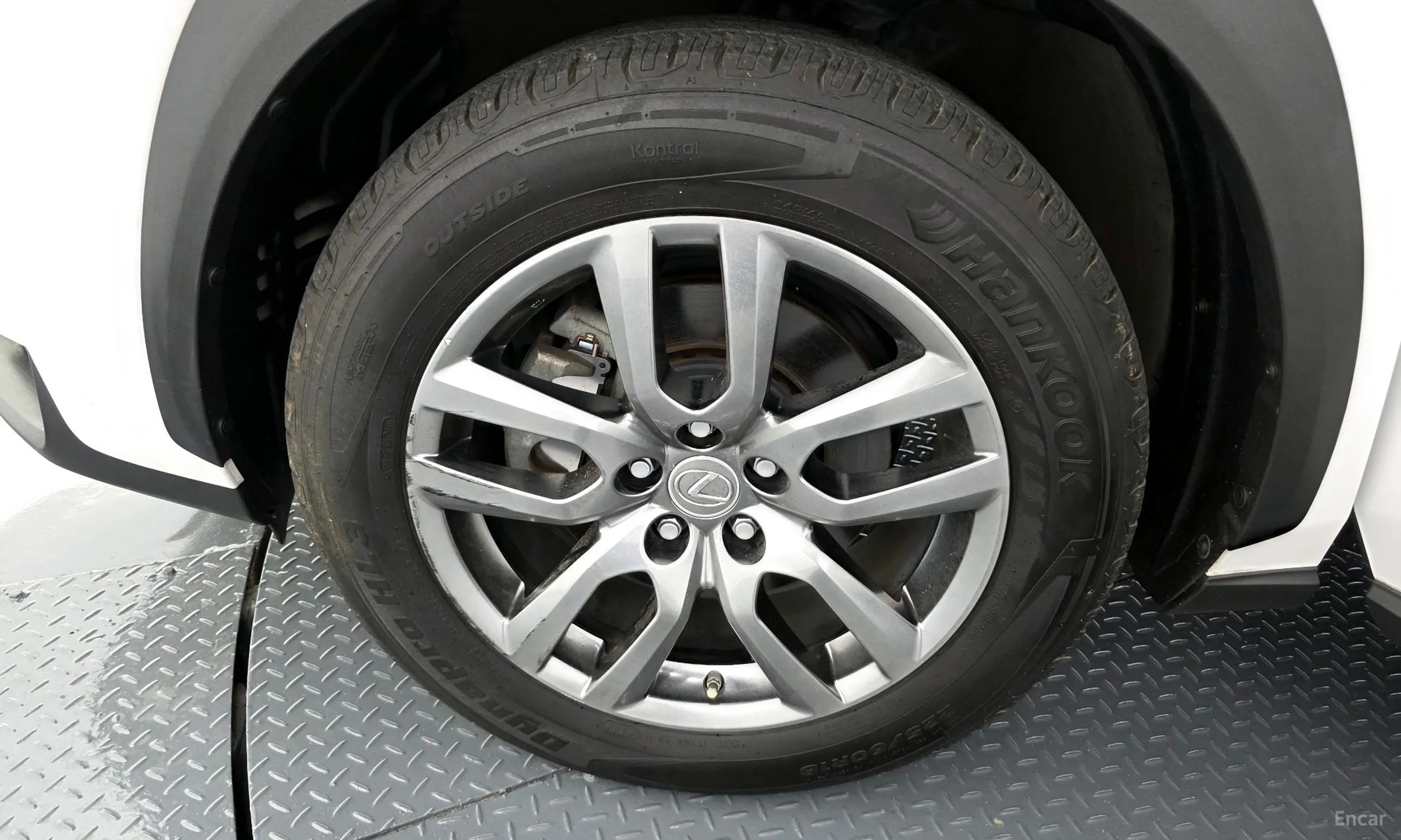 Lexus NX300h превью 5