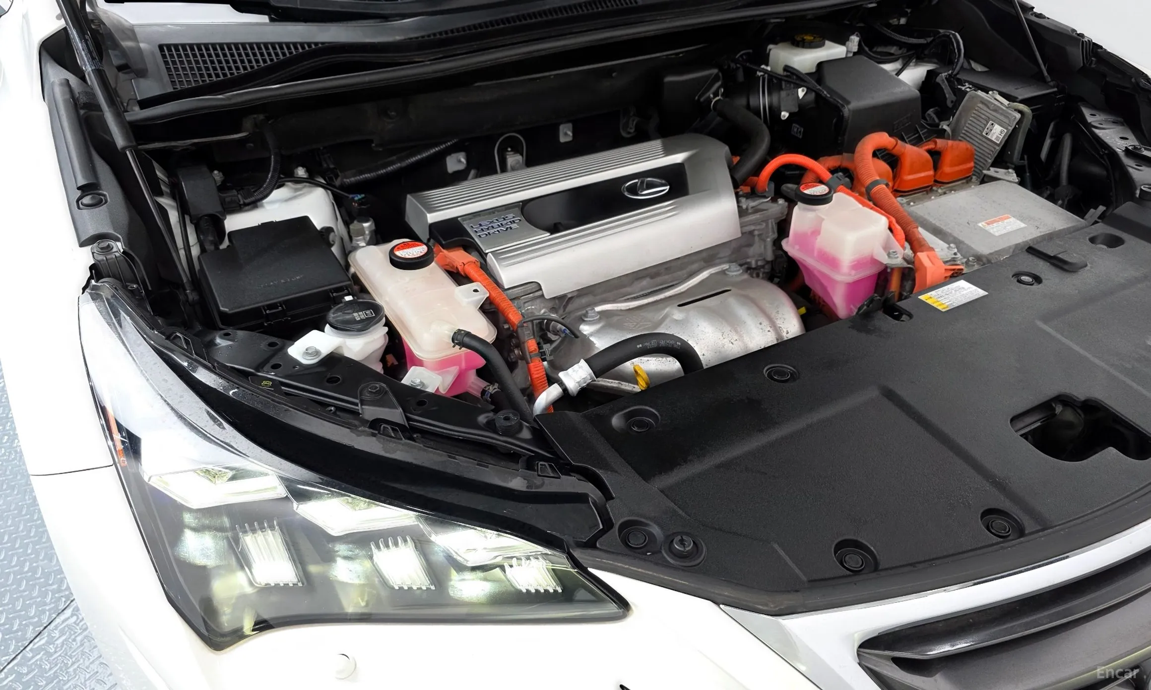Lexus NX300h превью 6