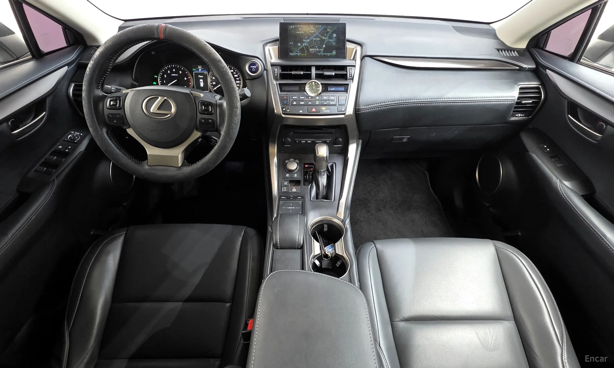 Lexus NX300h превью 7