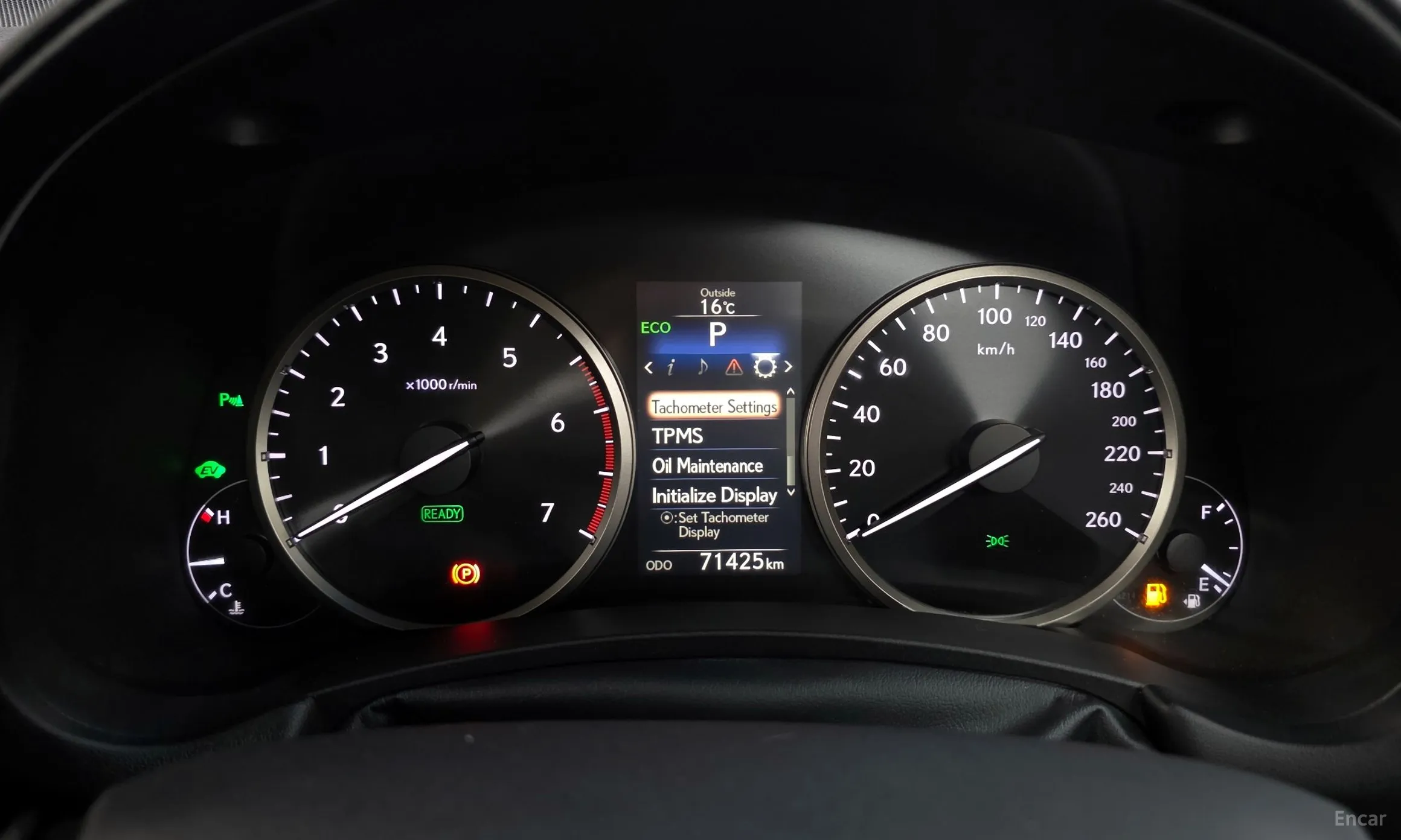 Lexus NX300h превью 8