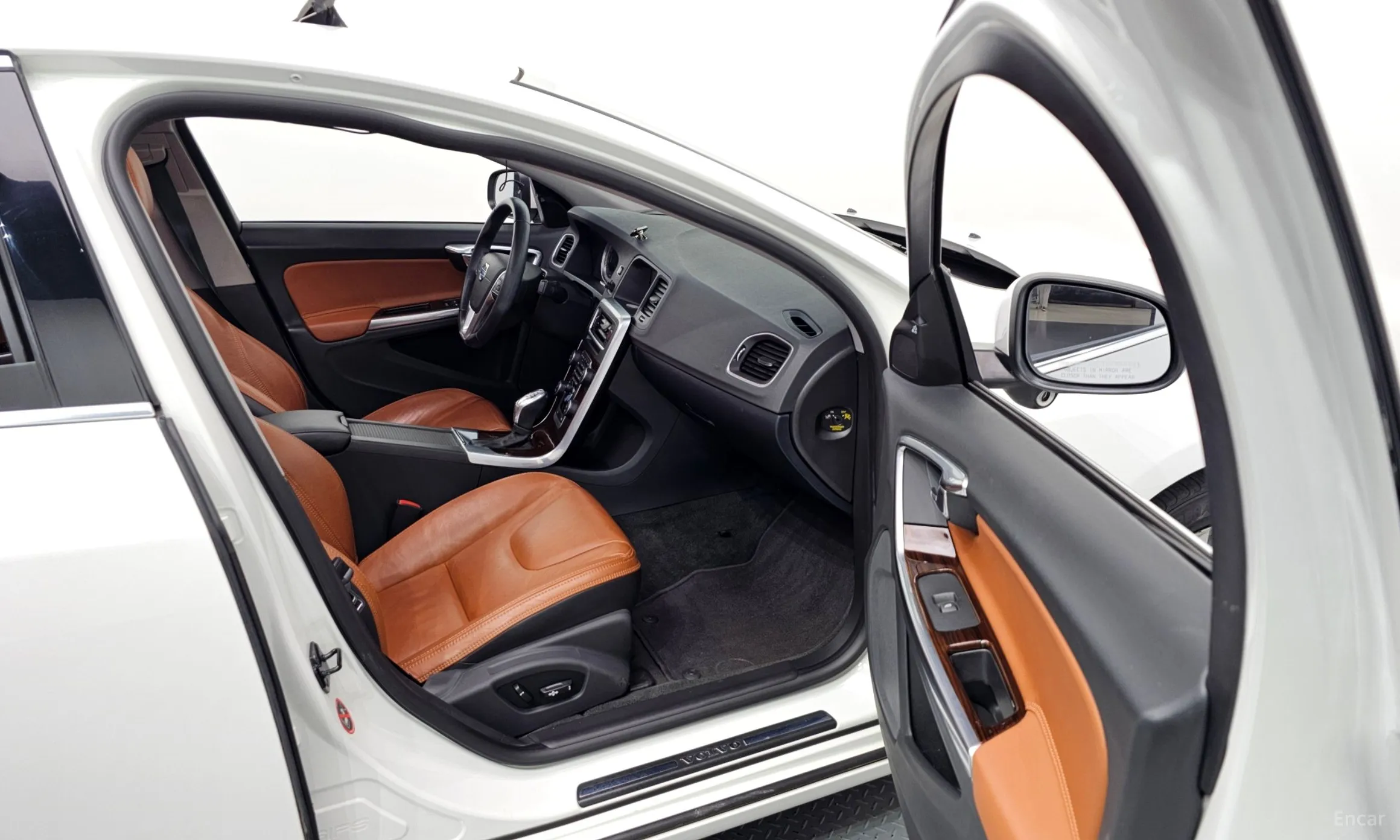 Volvo S60 превью 11