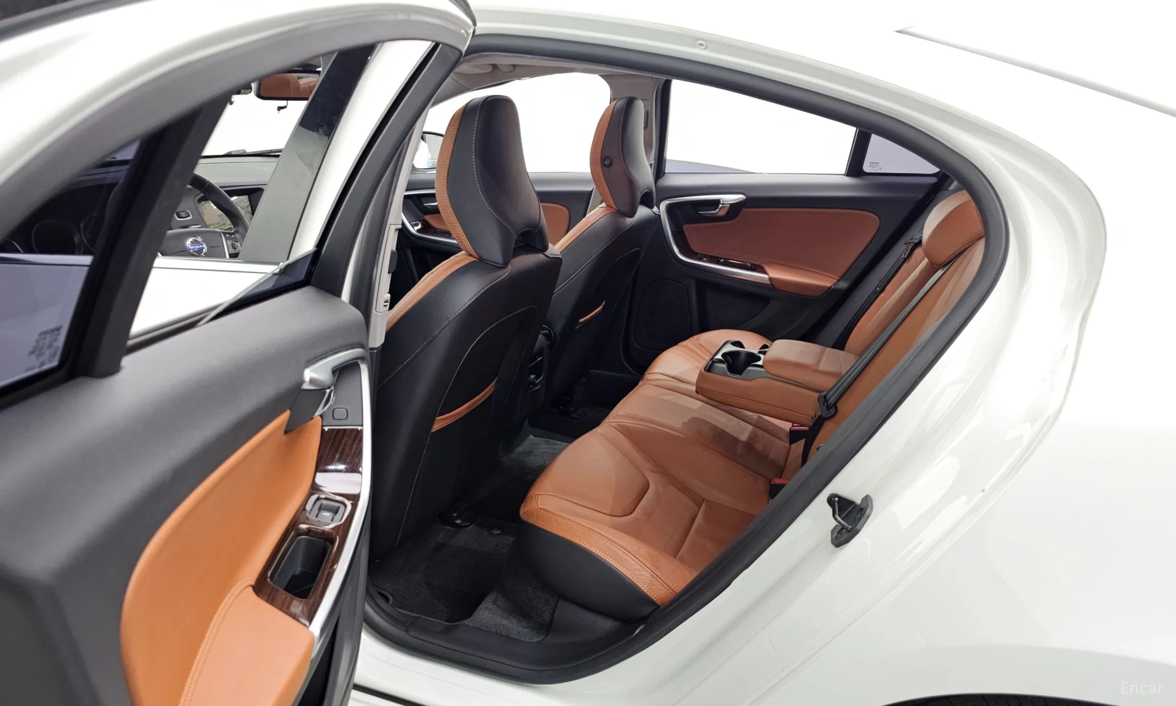 Volvo S60 превью 12