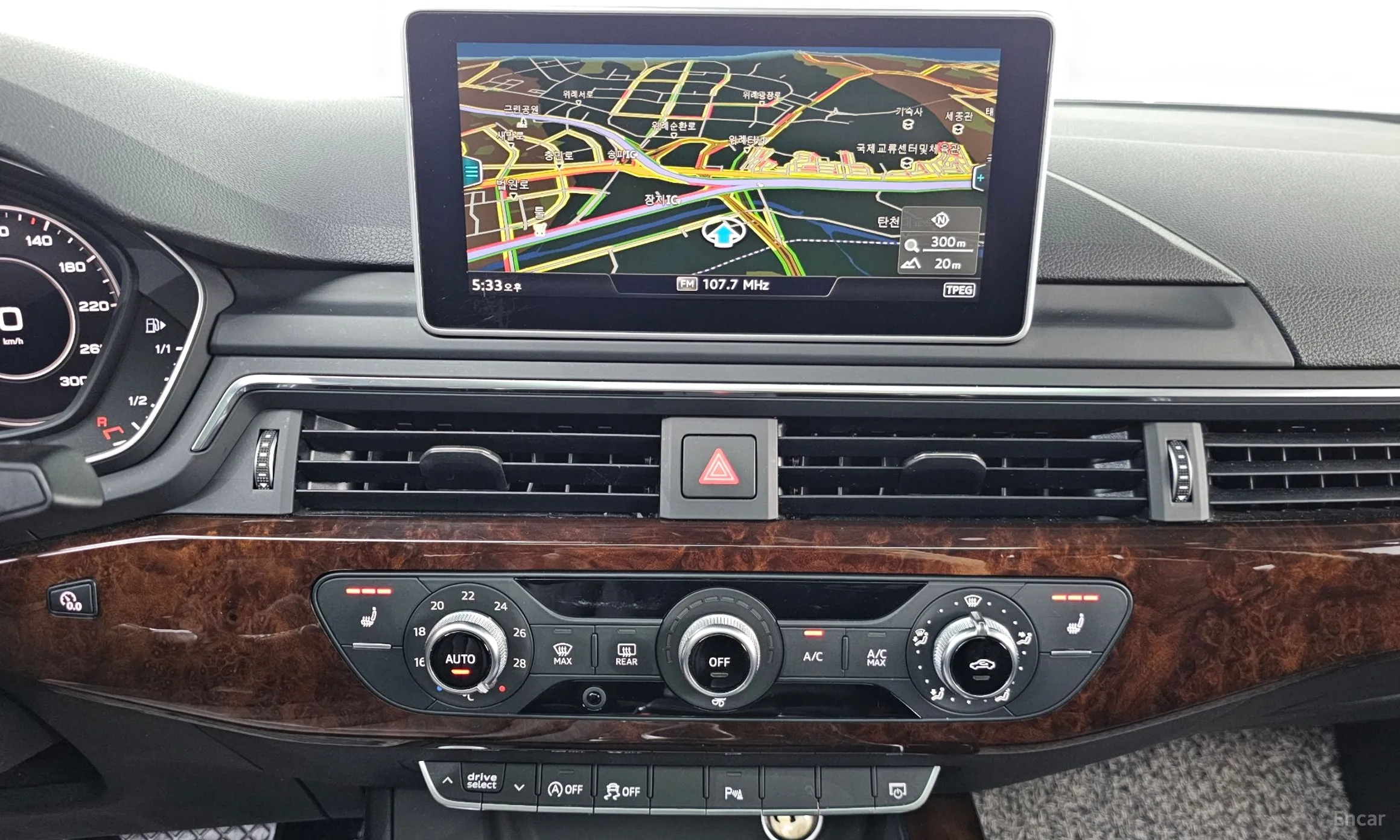 Audi A4 (B9) превью 14