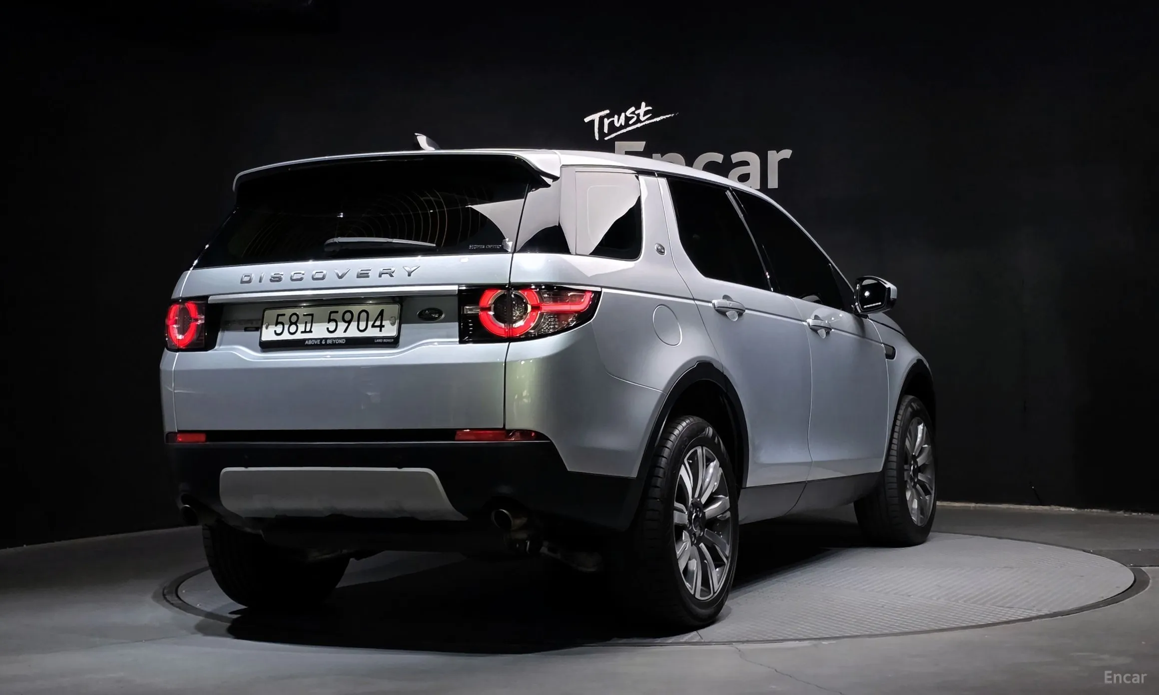 Land Rover Discovery Sports превью 2