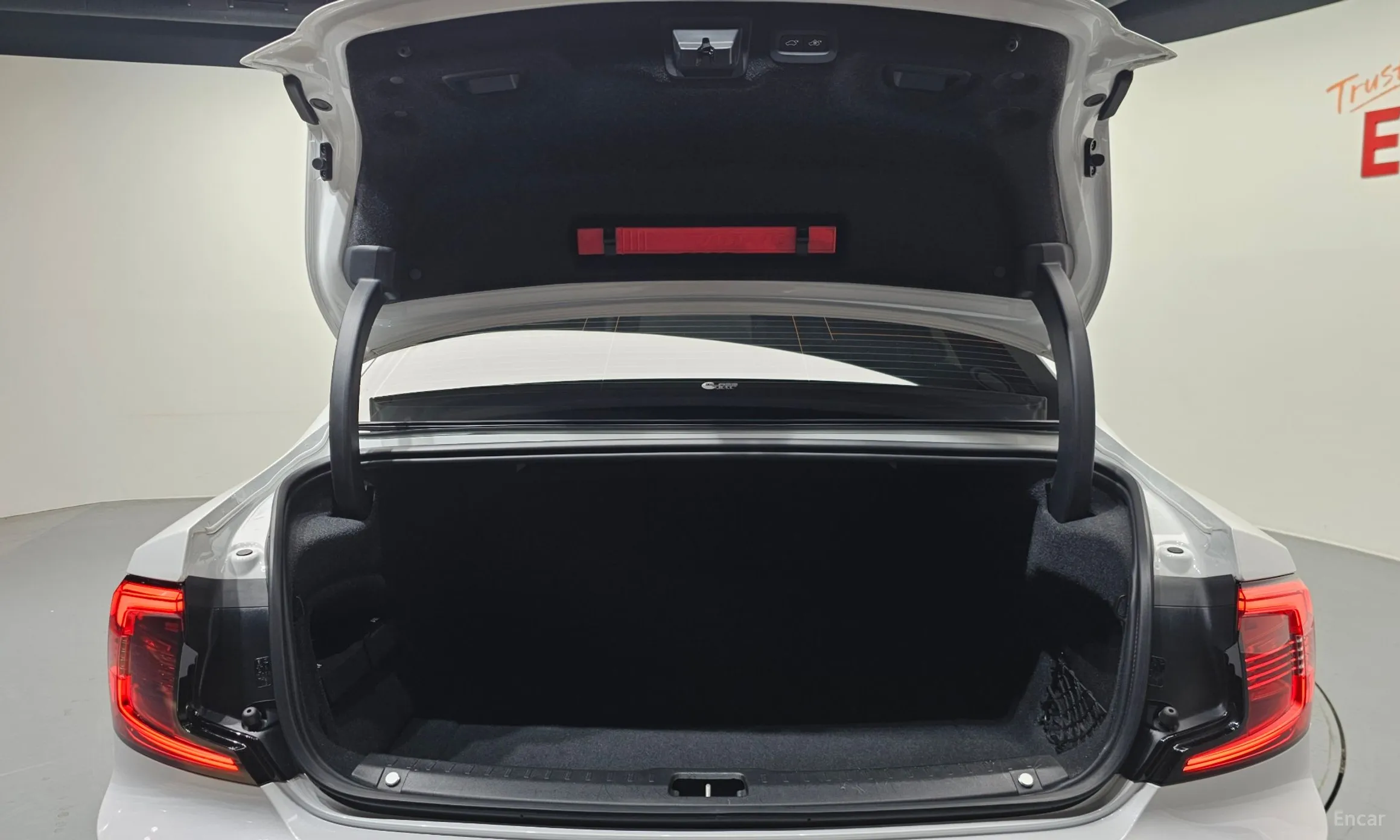 Volvo S90 превью 20