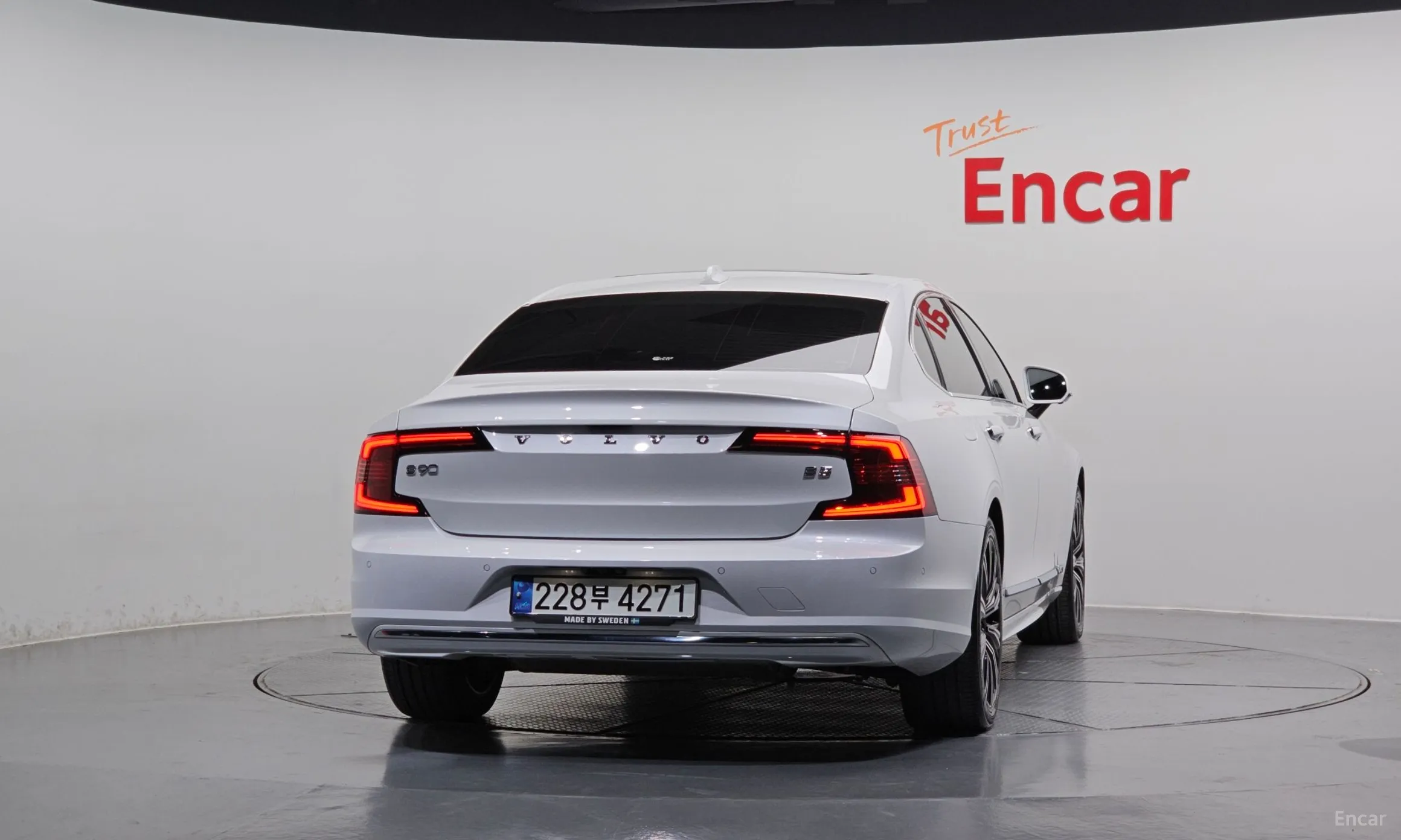 Volvo S90 превью 4