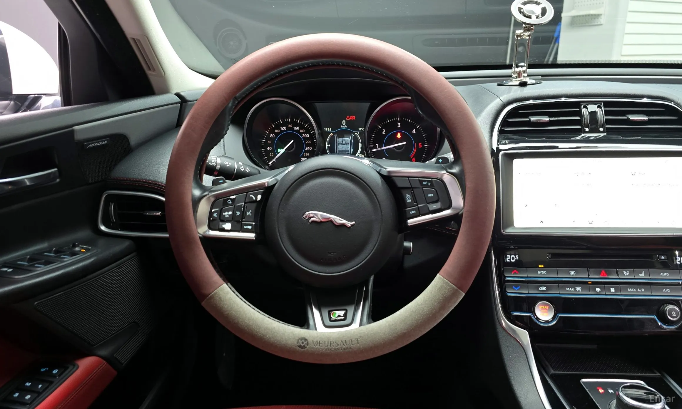 Jaguar XE превью 13