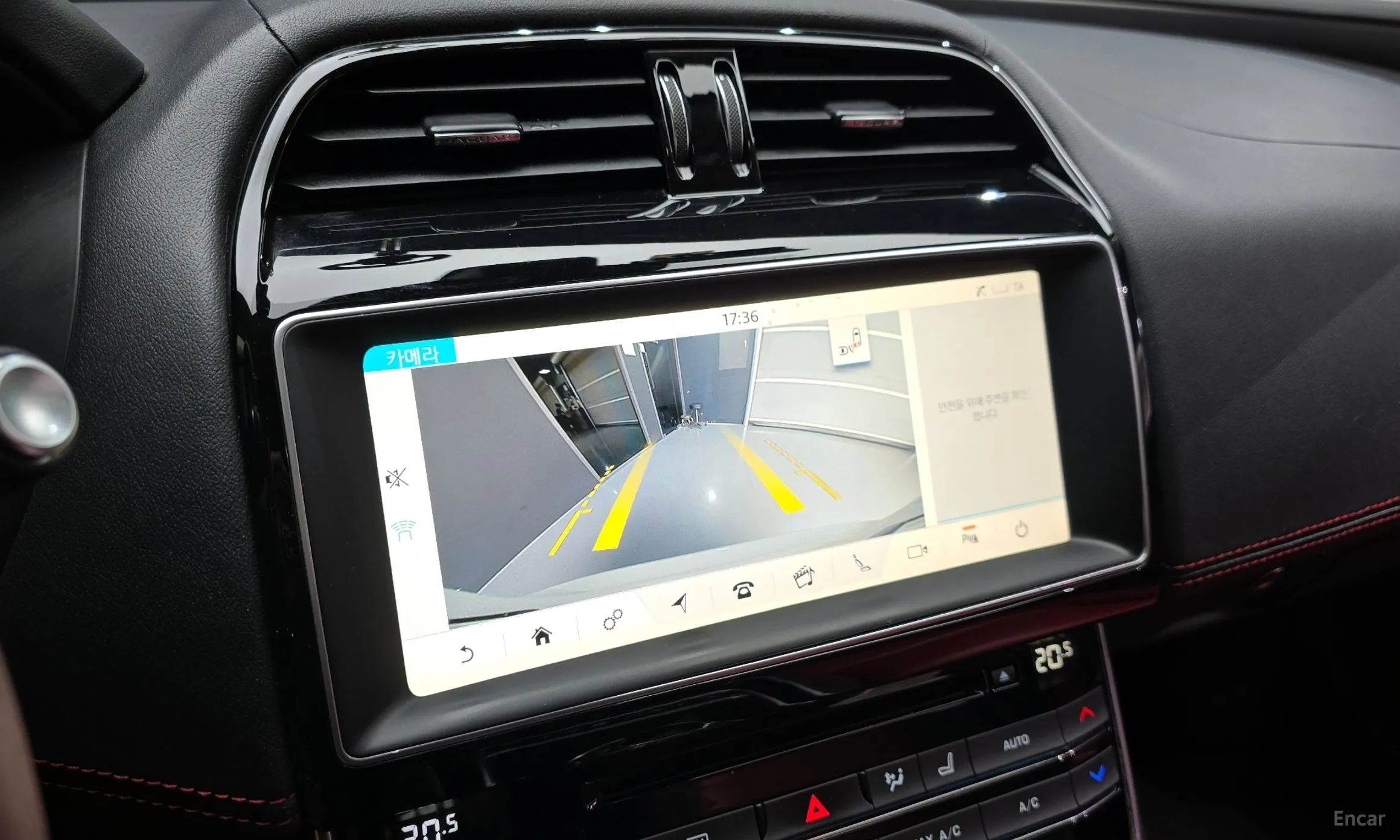 Jaguar XE превью 15