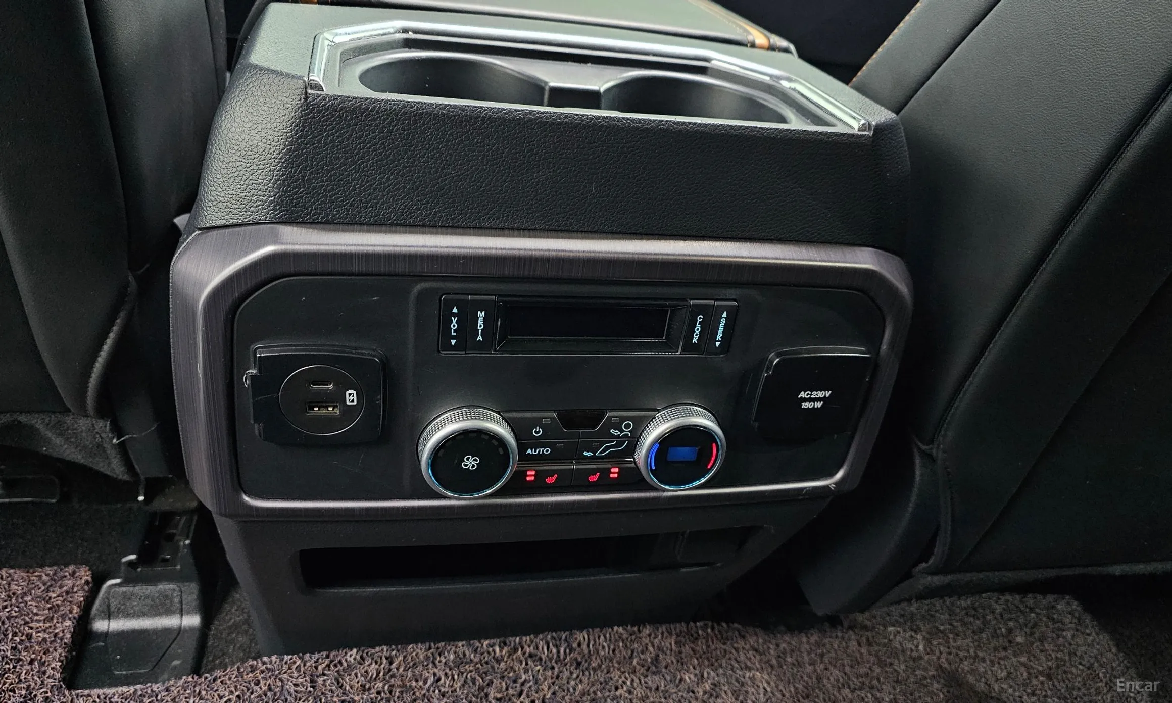 Ford Expedition превью 19