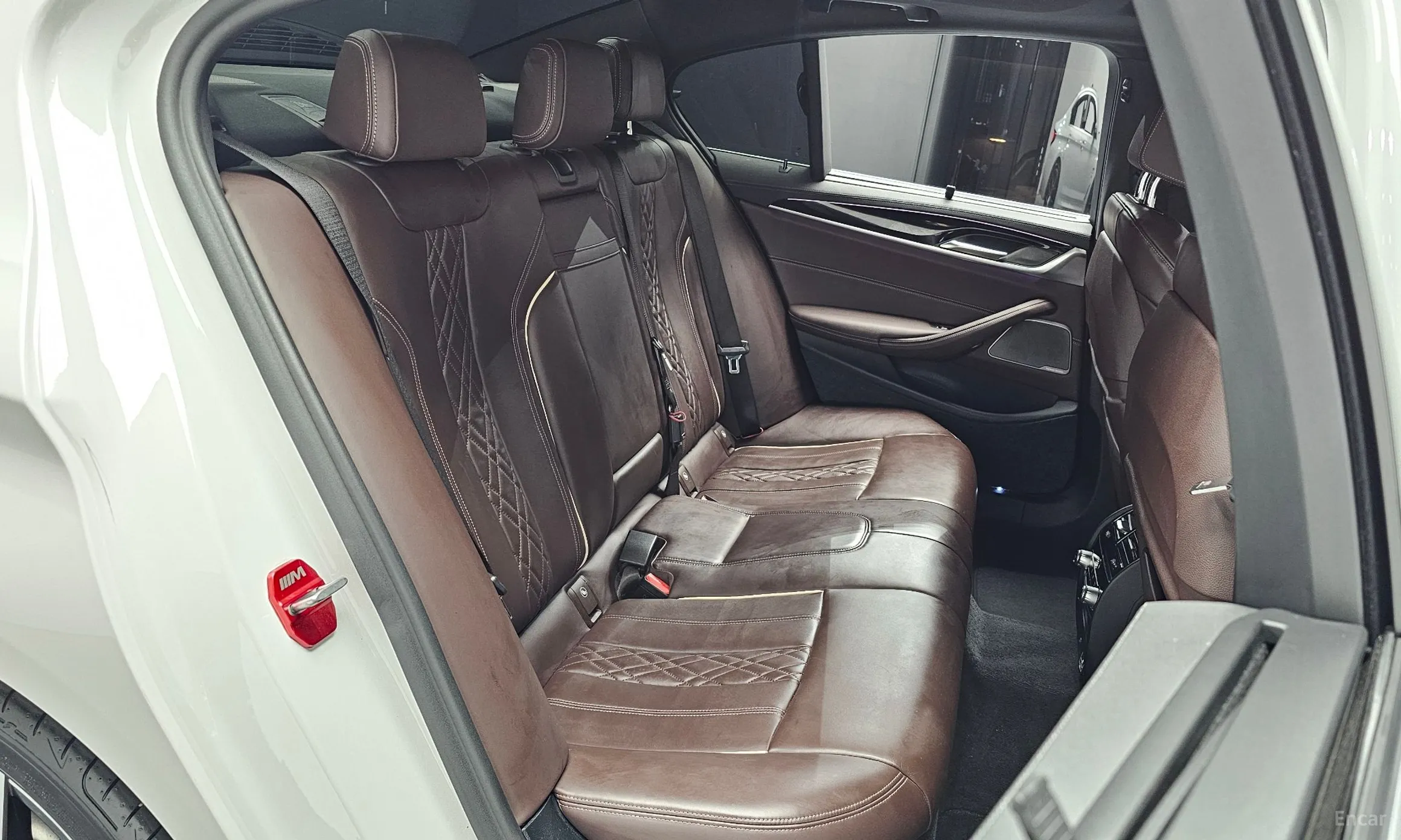 BMW 5 Series (G30) превью 12
