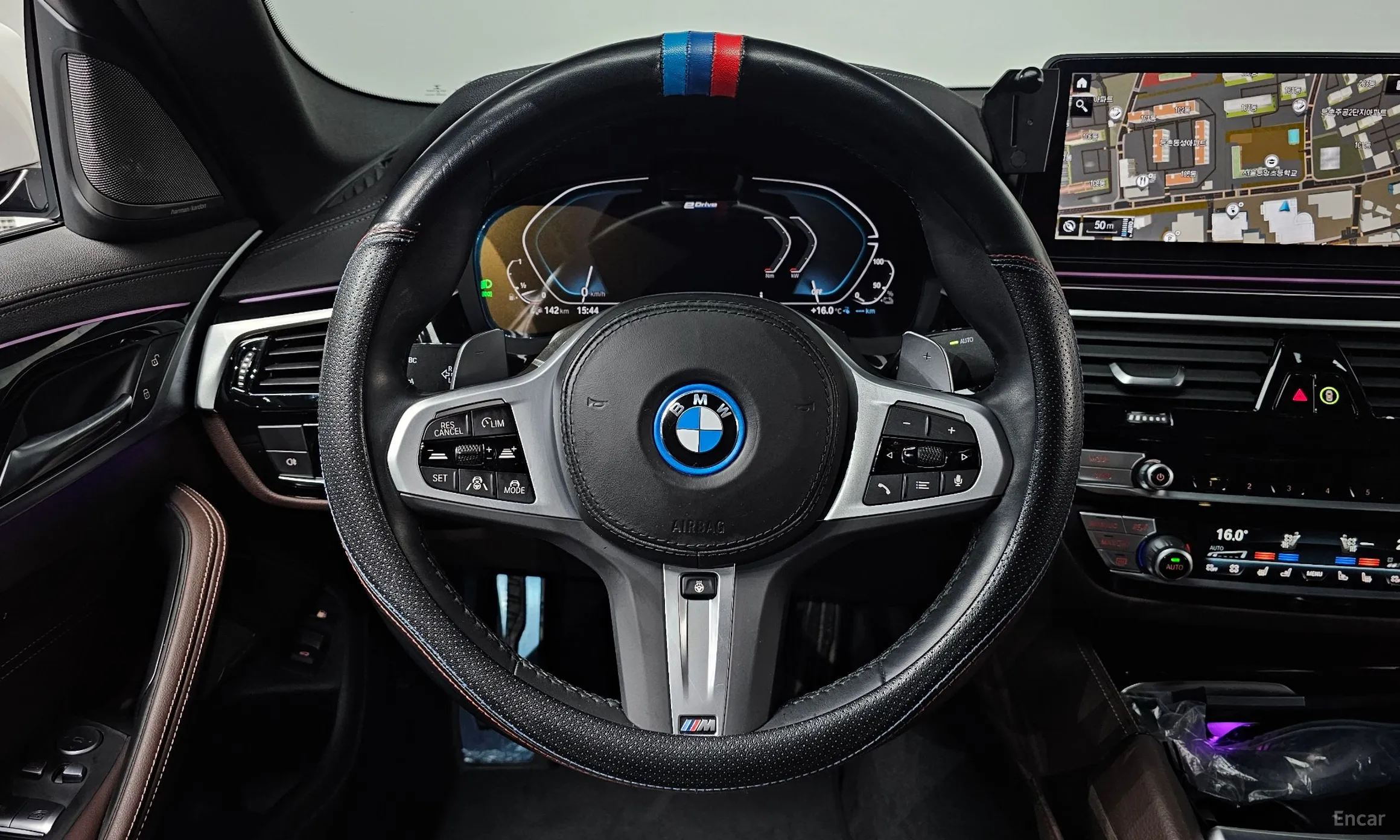 BMW 5 Series (G30) превью 13