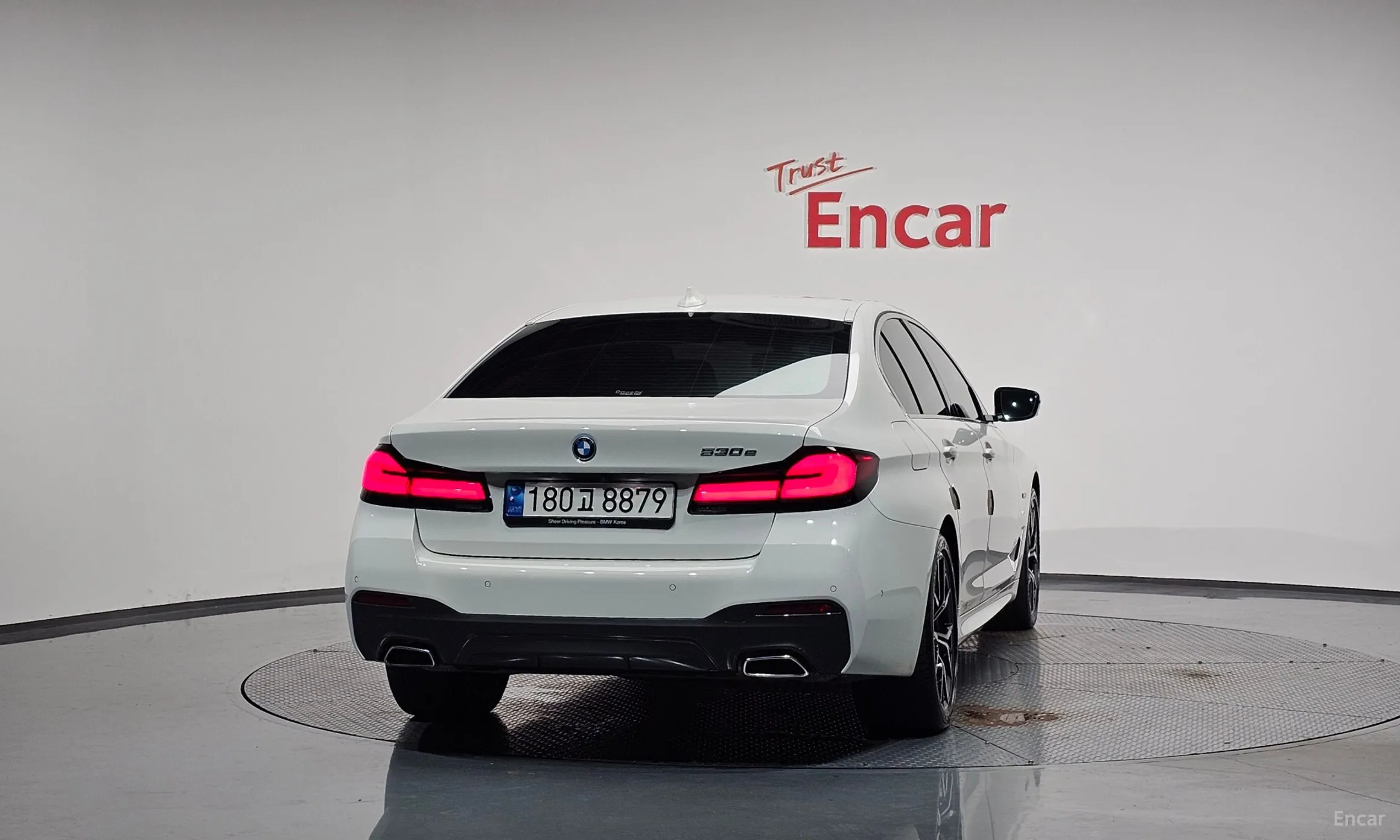 BMW 5 Series (G30) превью 4