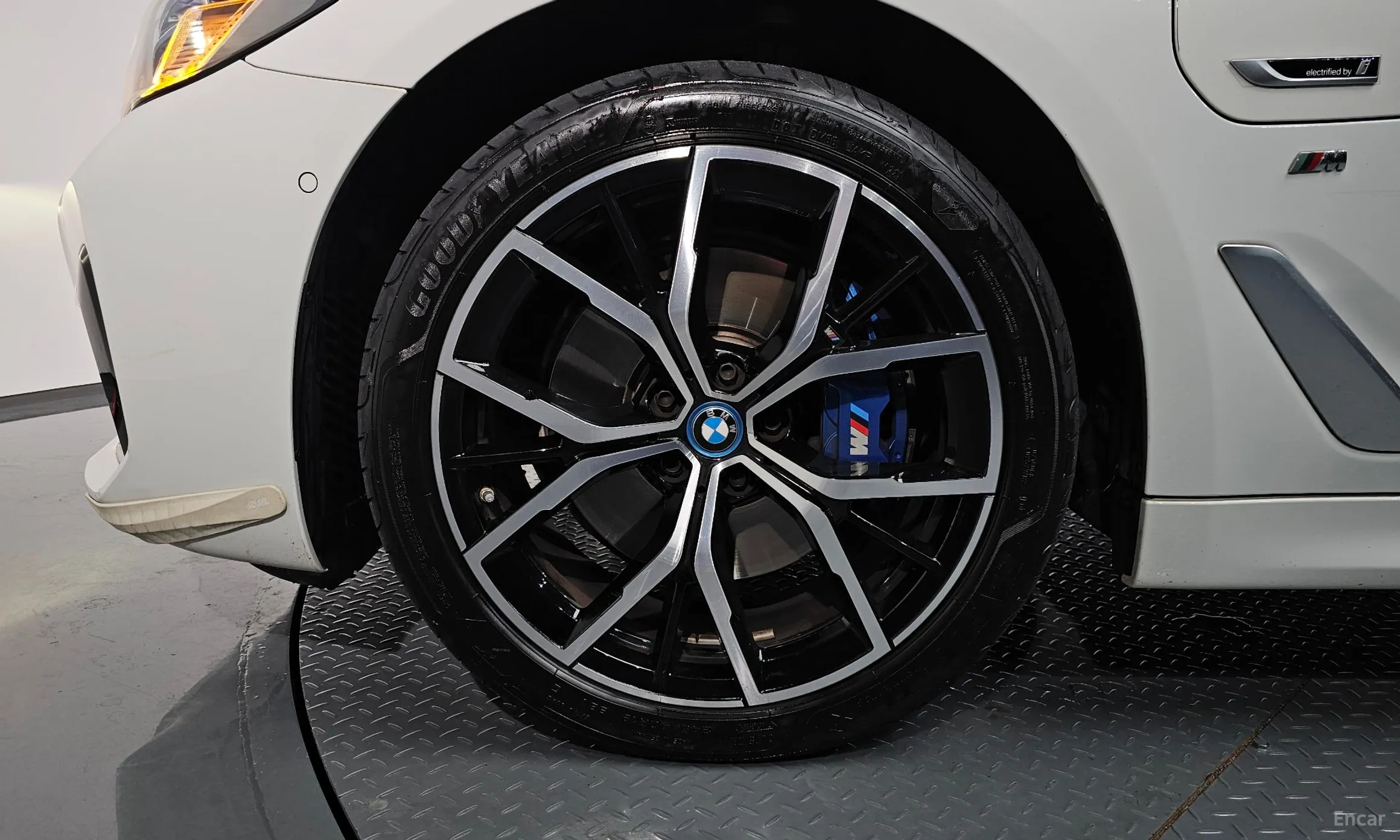 BMW 5 Series (G30) превью 5