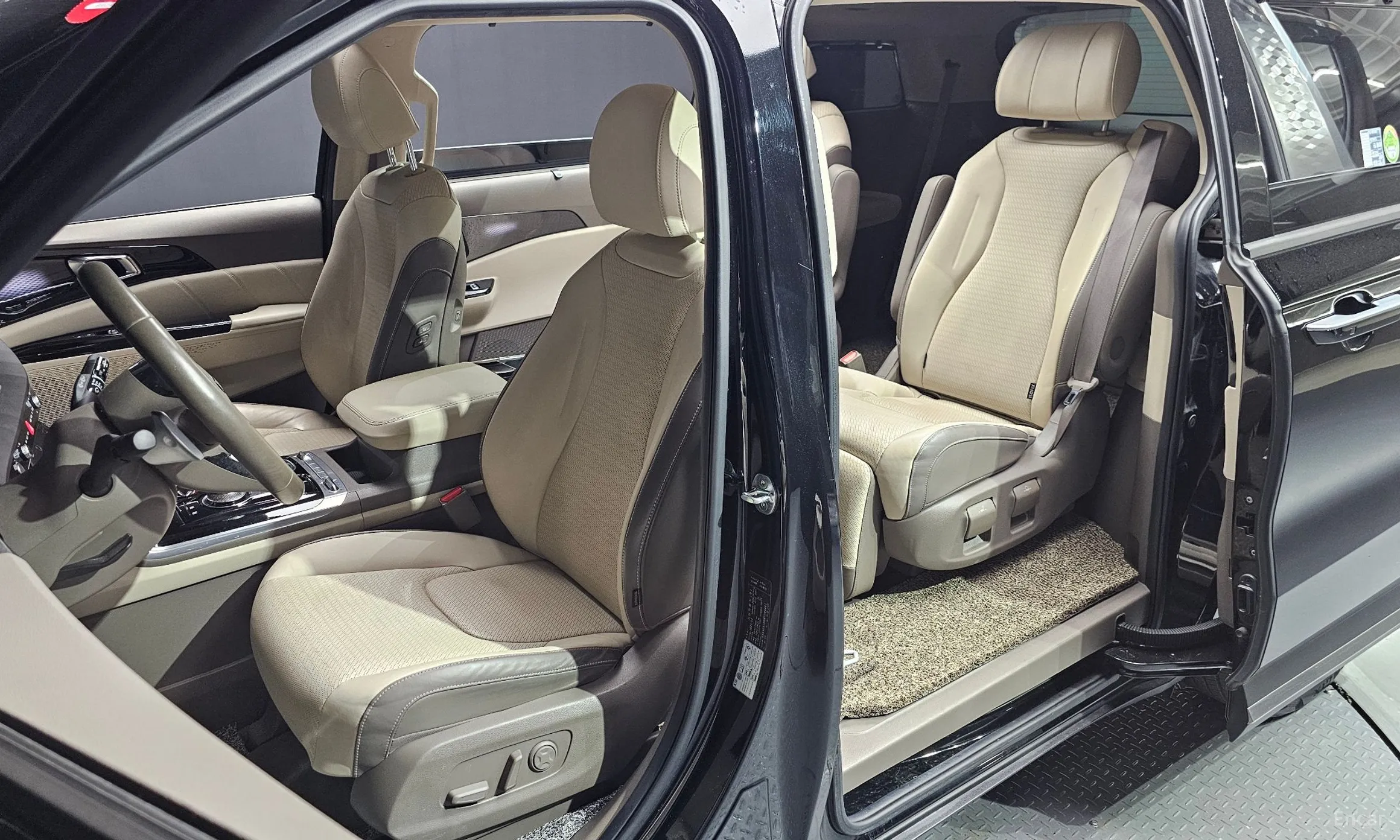 Kia Carnival Gen 4 превью 10