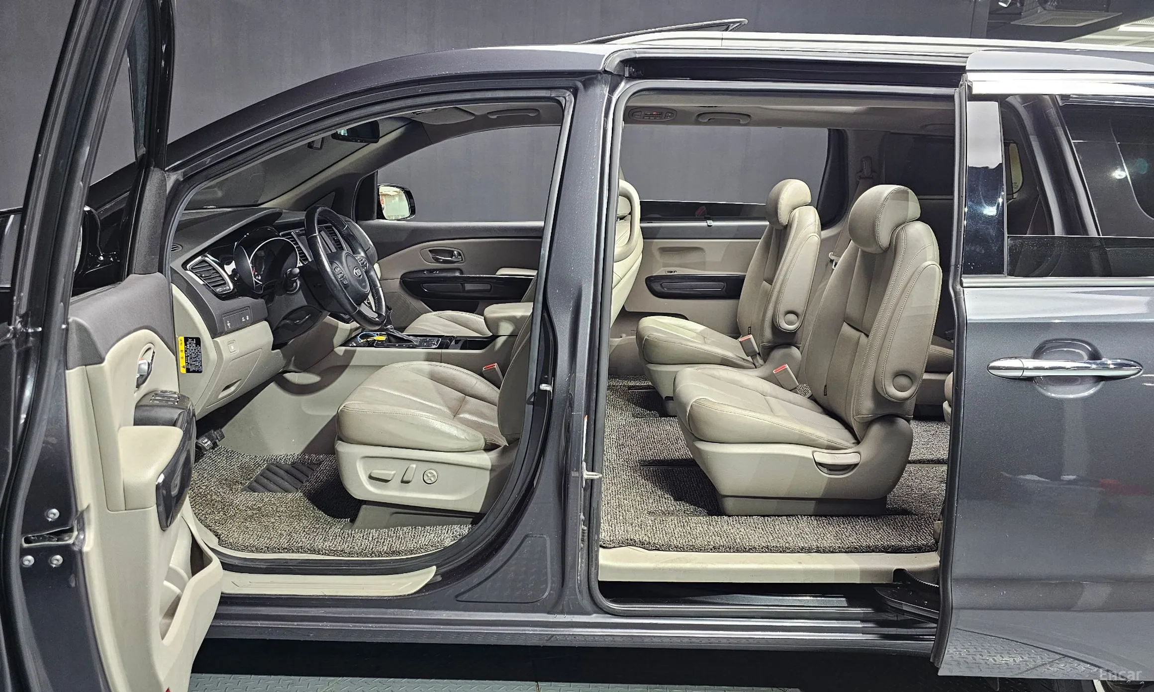 Kia Carnival превью 10