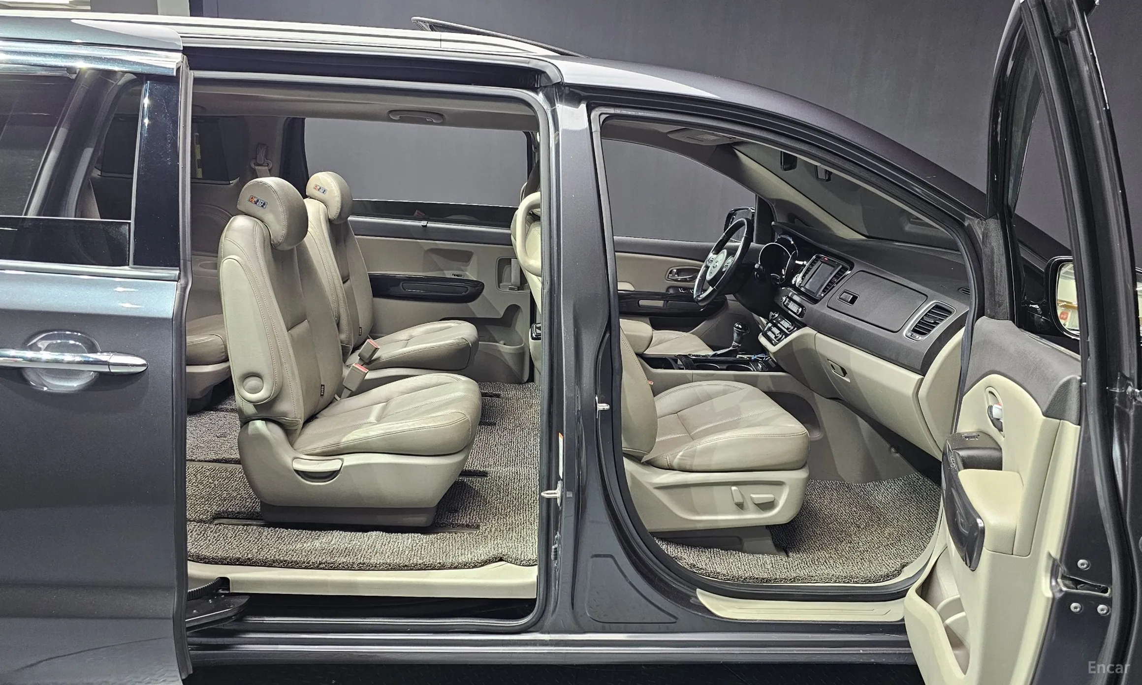 Kia Carnival превью 11