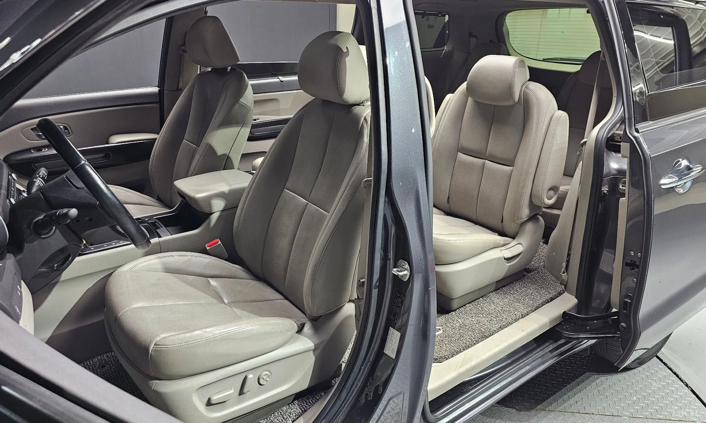 Kia Carnival превью 12