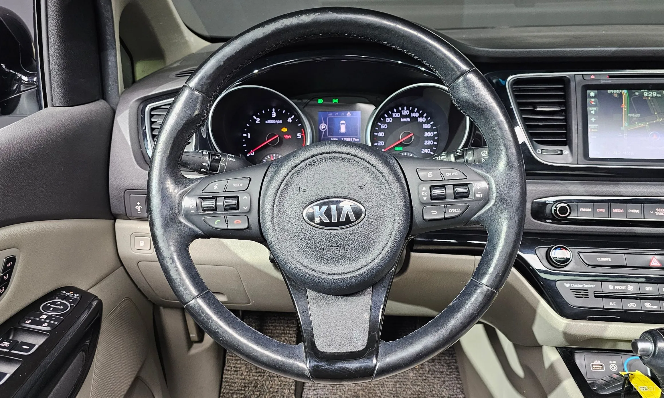 Kia Carnival превью 13