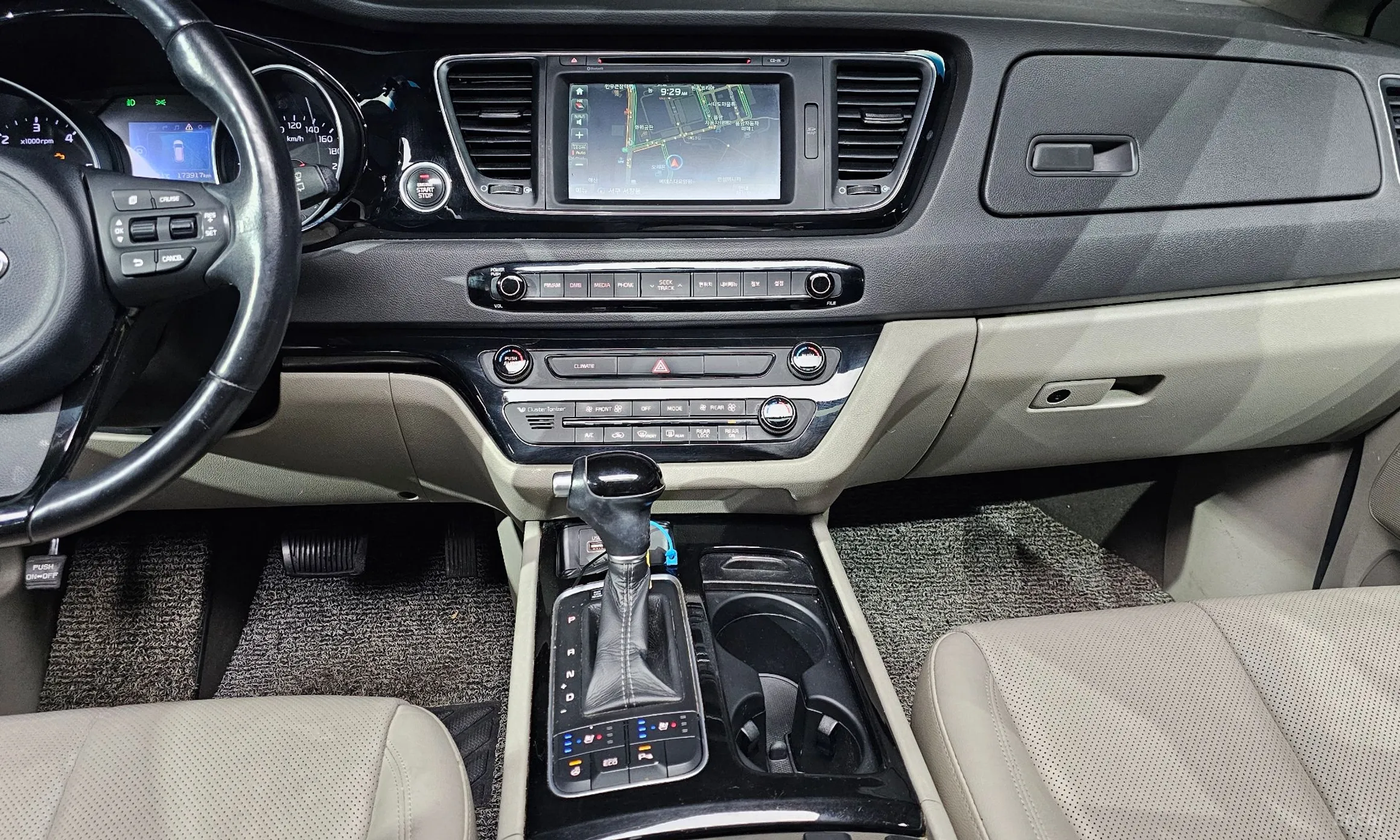 Kia Carnival превью 14