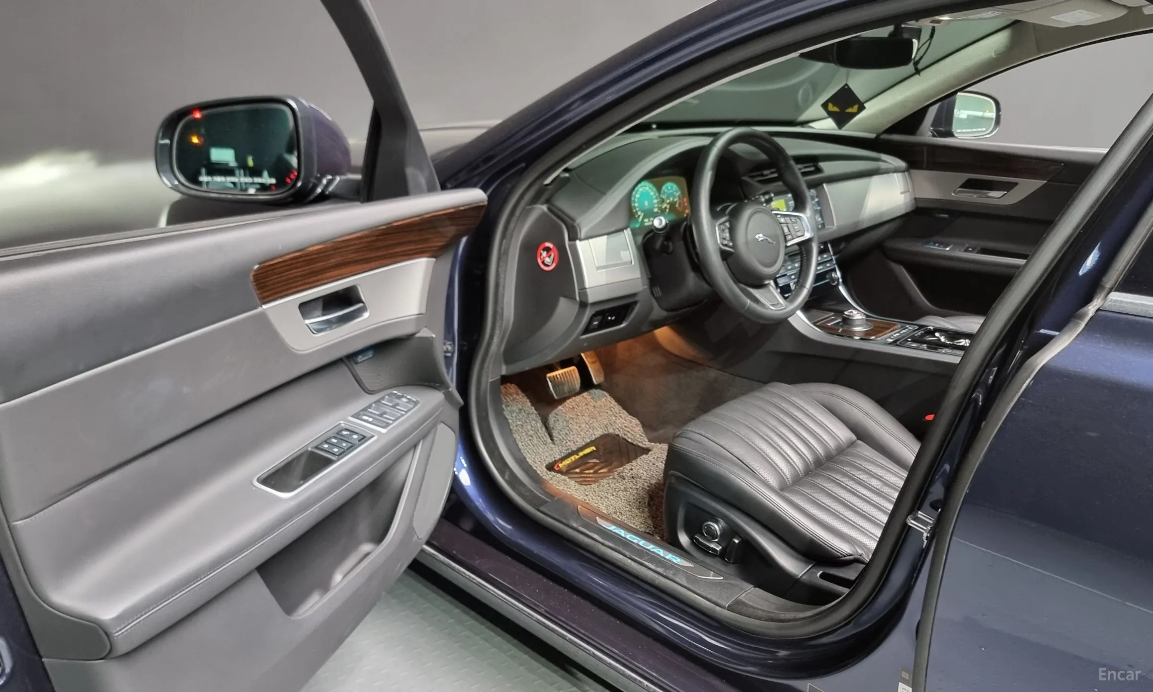 Jaguar XF (x260) превью 10