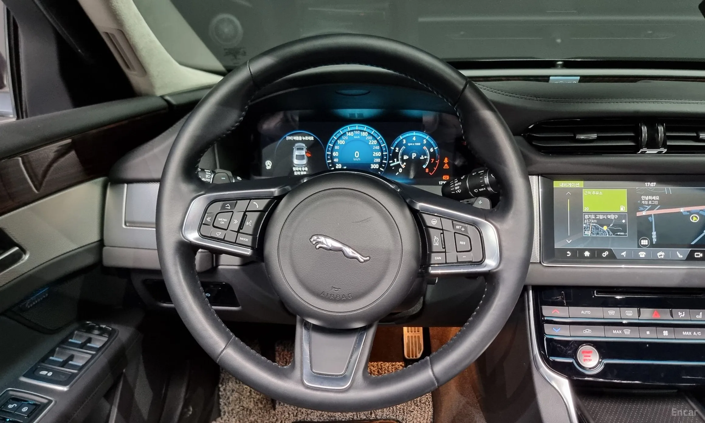 Jaguar XF (x260) превью 13