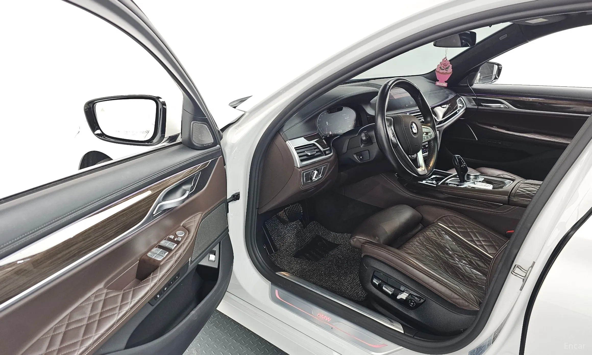 BMW 7 Series (G11) превью 10