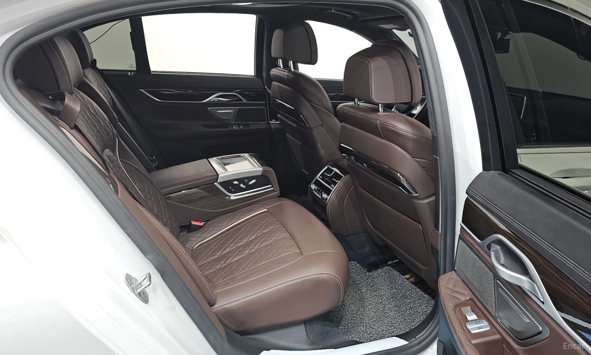 BMW 7 Series (G11) превью 12