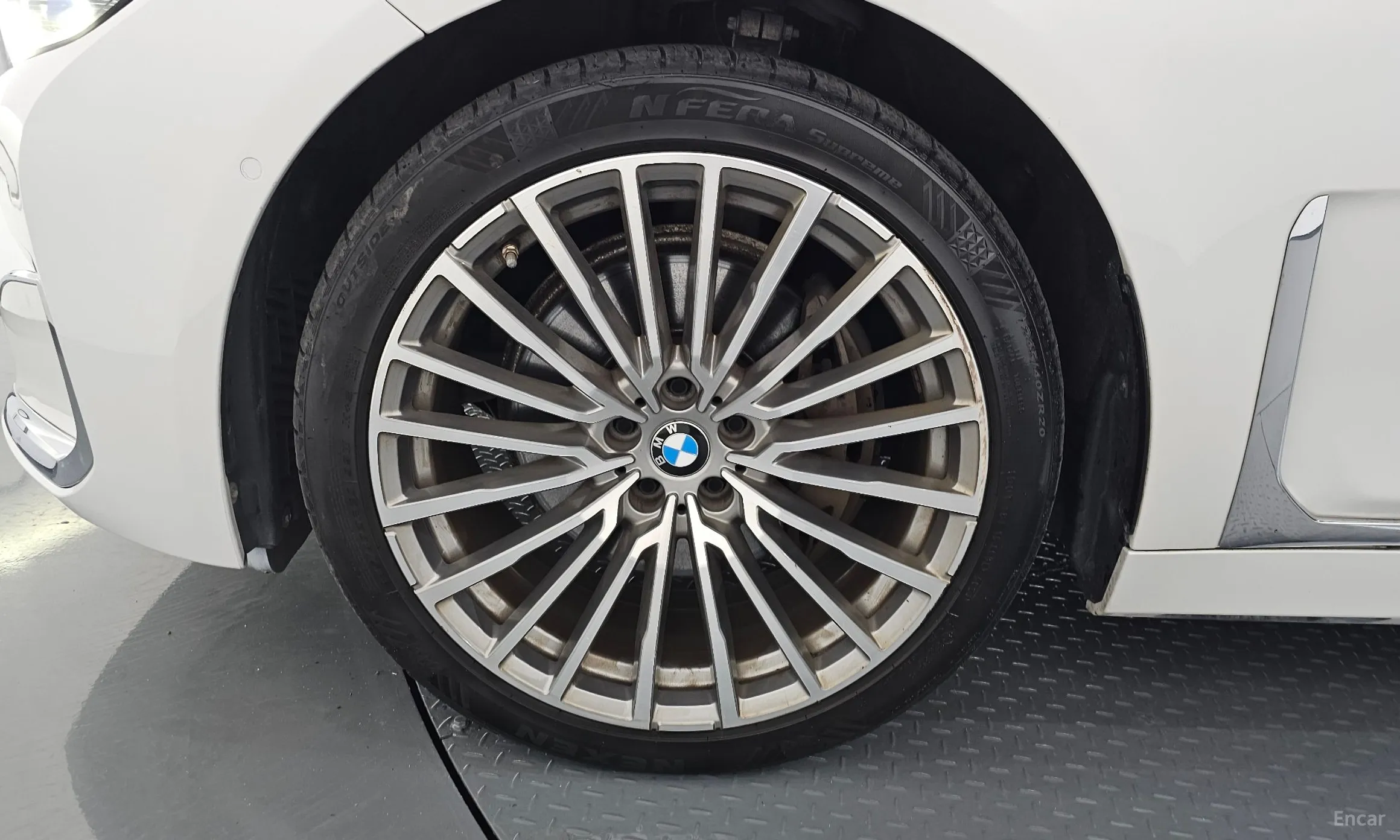 BMW 7 Series (G11) превью 5