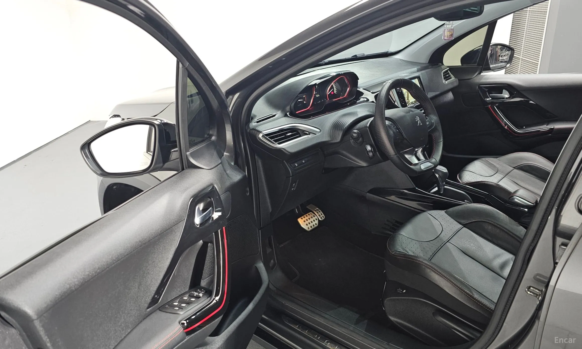 Peugeot 2008. превью 11