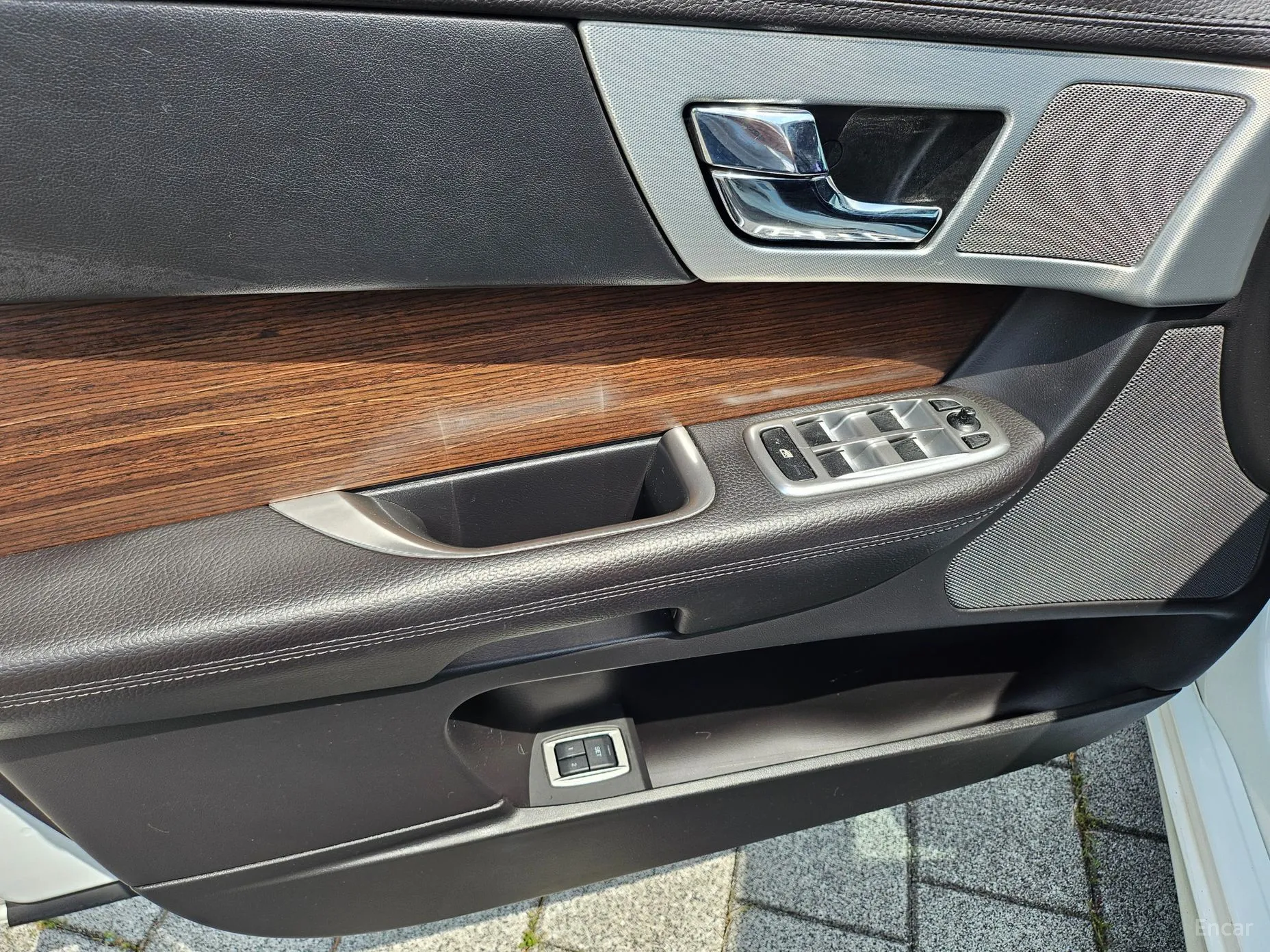 Jaguar New XF превью 11