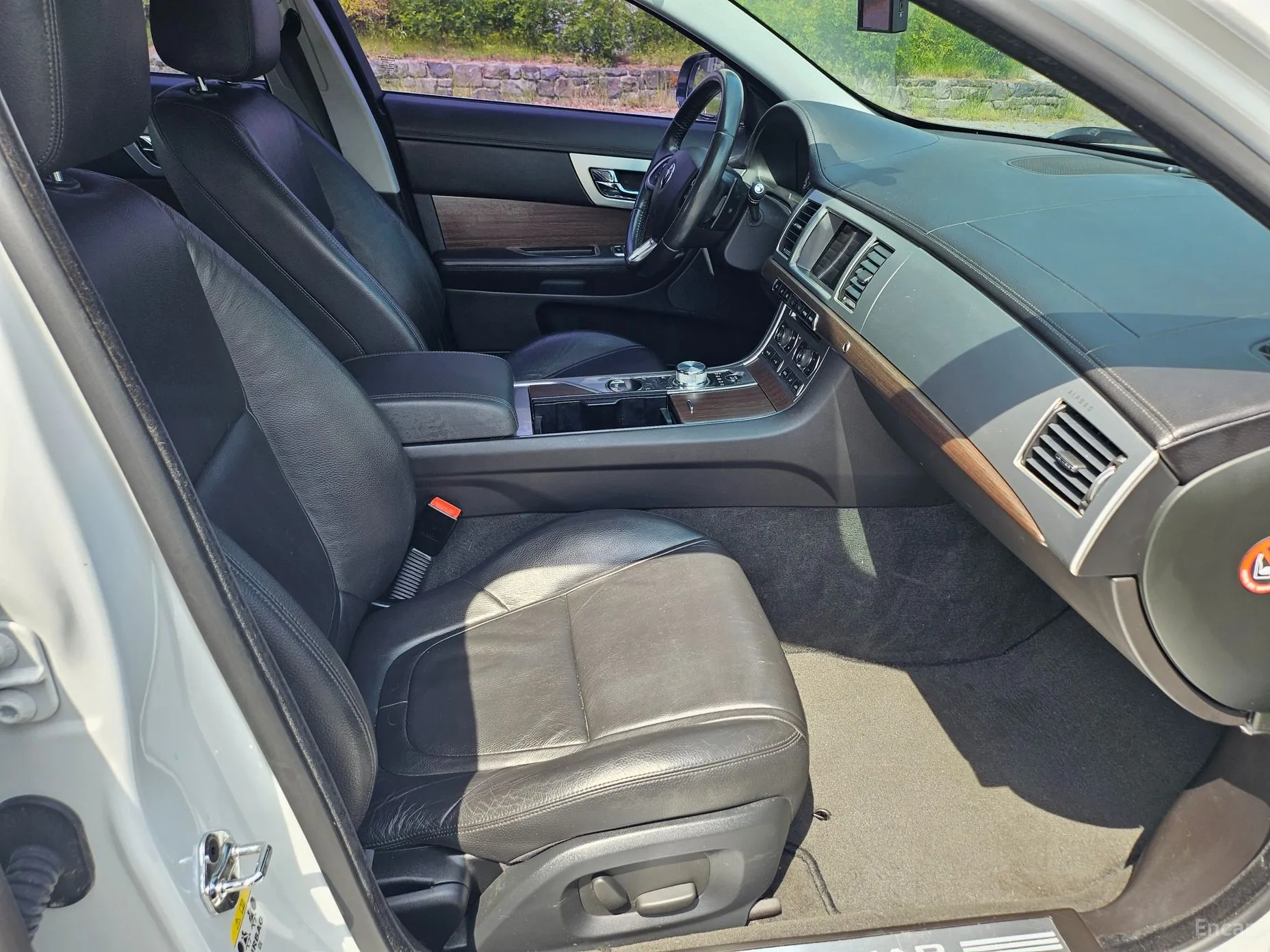 Jaguar New XF превью 12