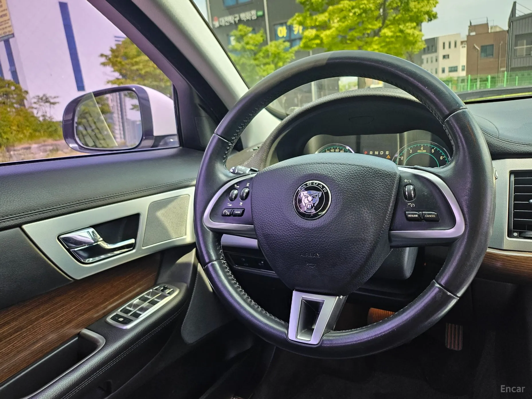 Jaguar New XF превью 18